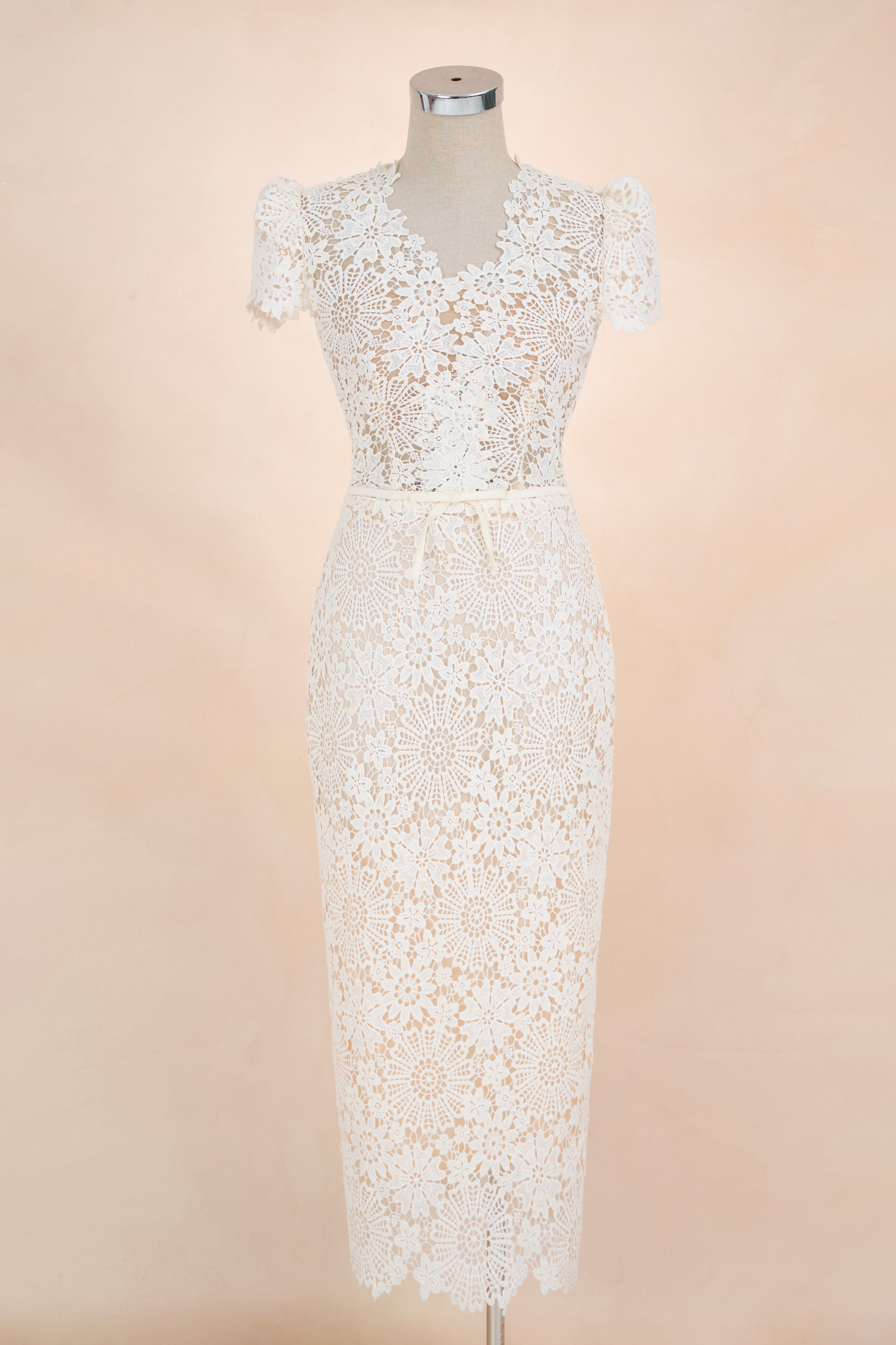 Đầm Bút Chì Hoa Lưới Ngực Nơ Eo