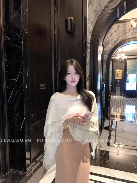 Poncho Ren Cổ Thuyền – Len Mềm Dáng Suông