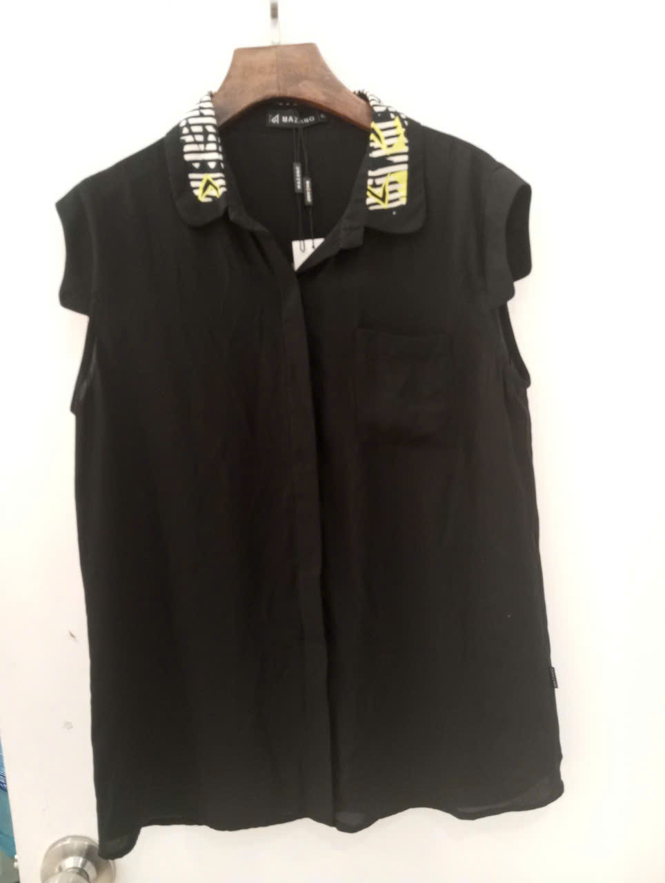 Áo sơ mi màu đen