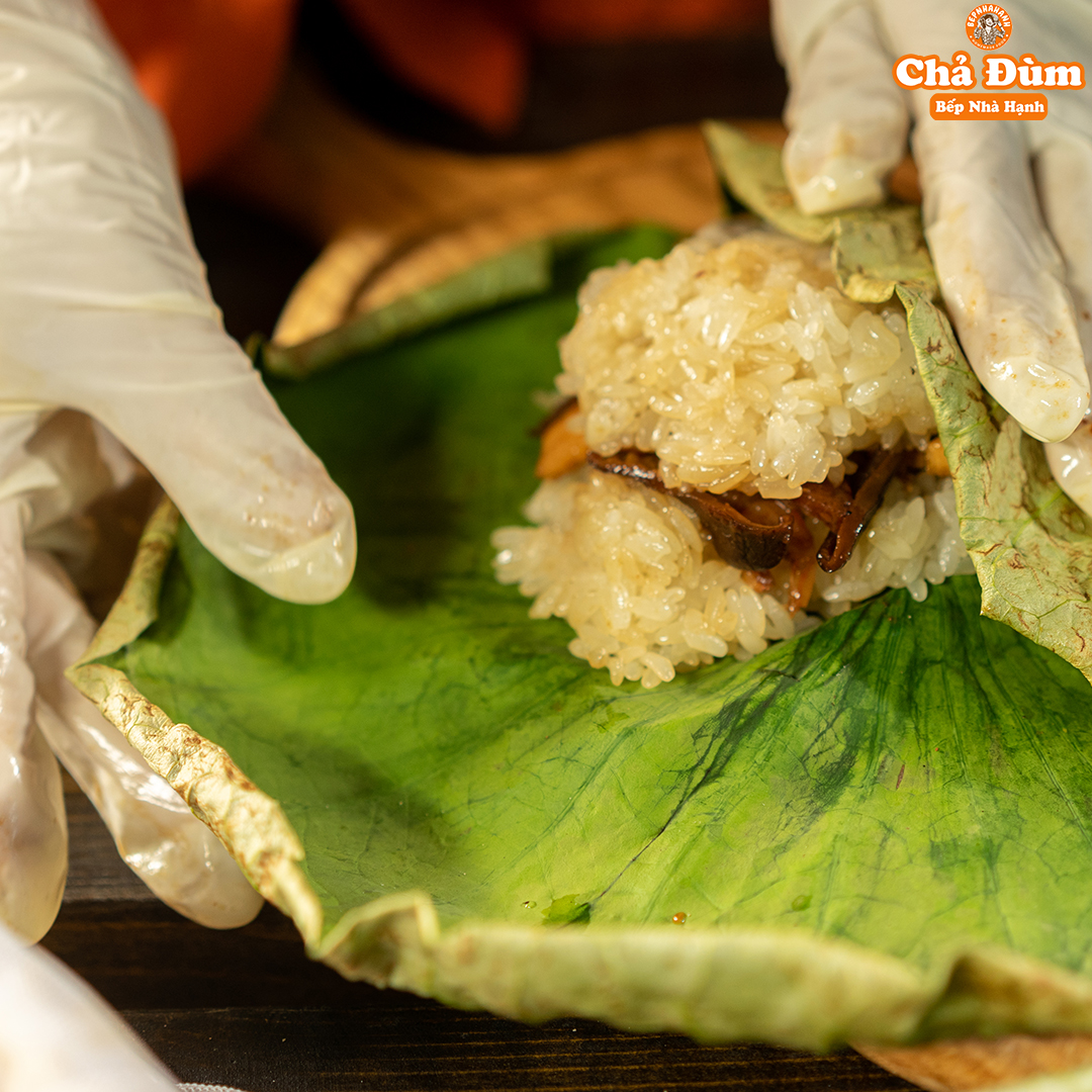 Xôi Gà Lá Sen 550g – Món Ngon Truyền Thống Miền Nam, Gói Trọn Trong Lá Sen Thơm Dịu_thumbnail_4