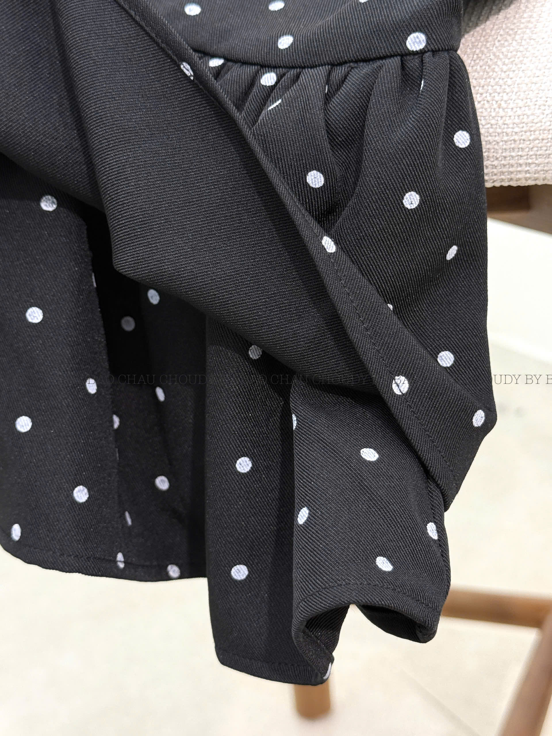 U751 ÁO KIỂU CHẤM BI ĐEN_thumbnail_2