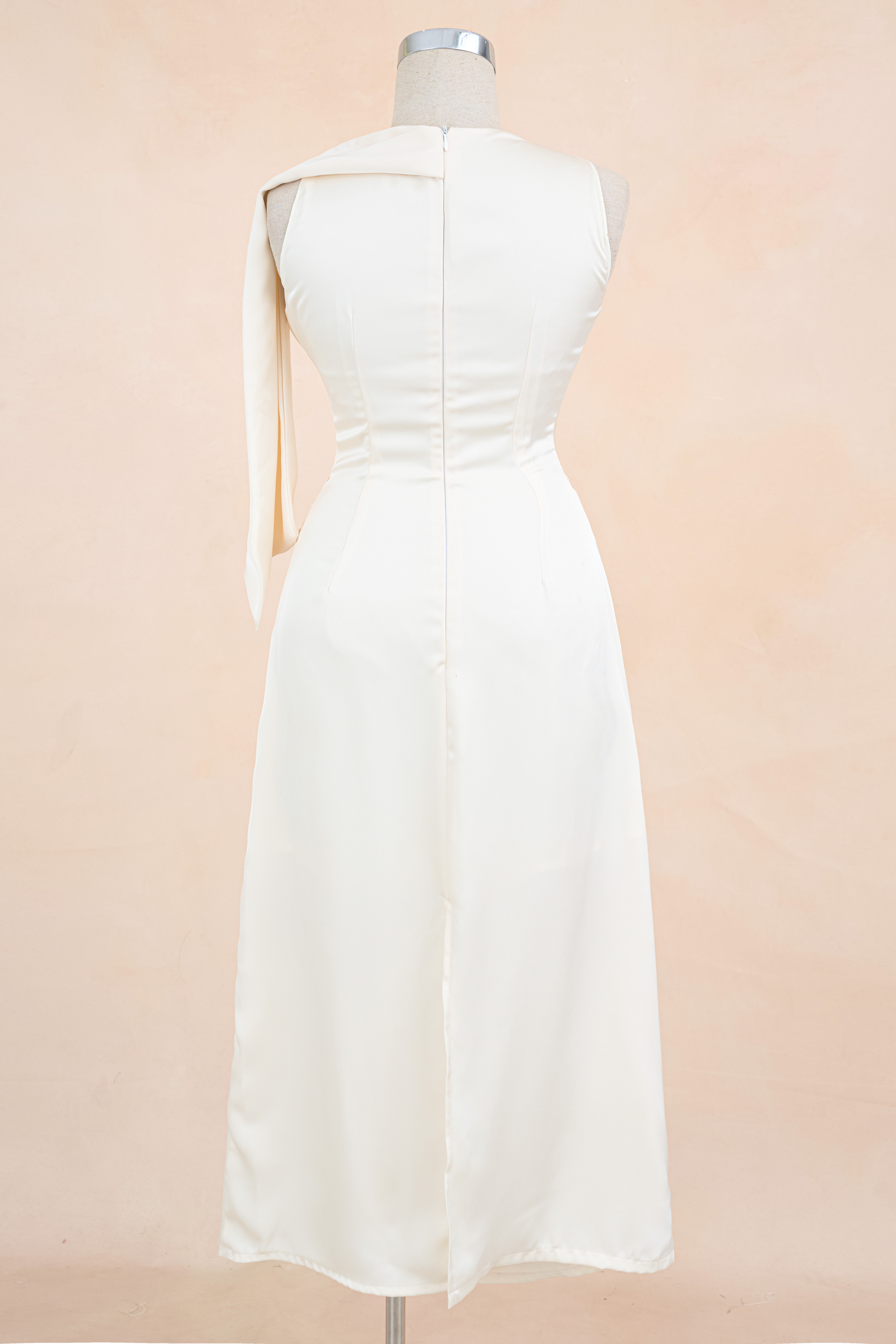 Đầm Suông Lụa Vạt Vai Tag Cài