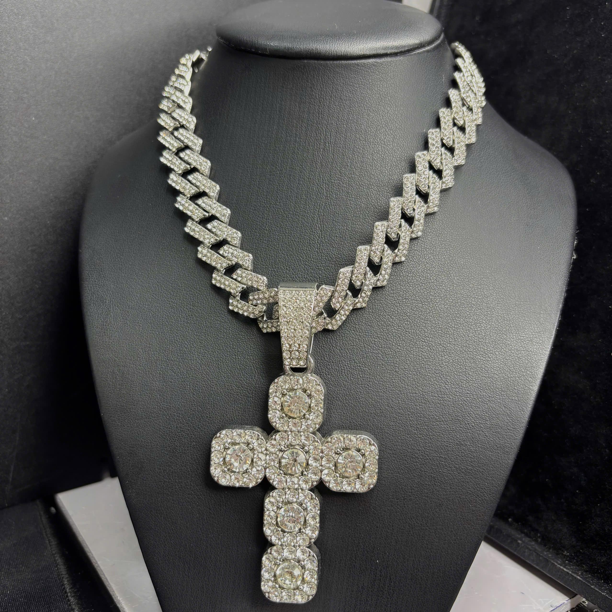 Vòng cổ xích lớn kim cương mặt đá thánh giá_thumbnail_3