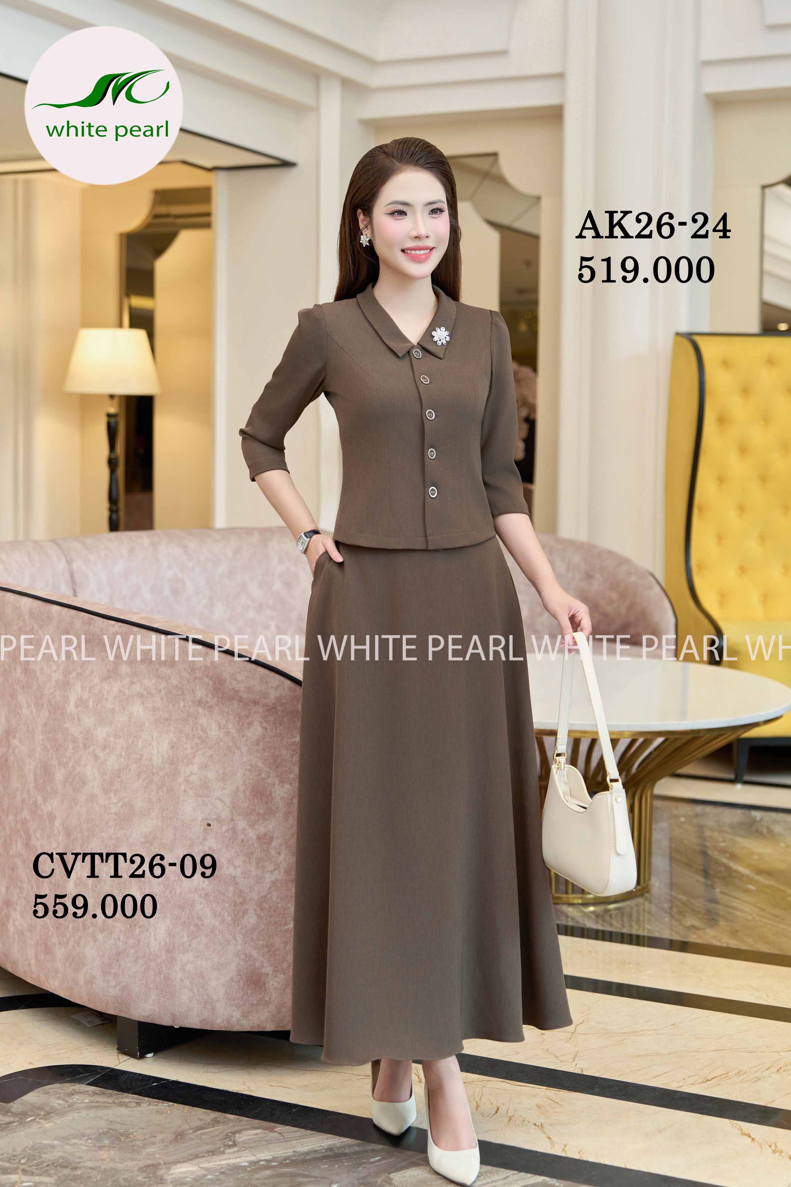 SET AK26-24 | Áo ký giả cổ sen vuông kết hợp Chân váy xoè CVTT26-09 Thời trang công sở cao cấp White Pearl