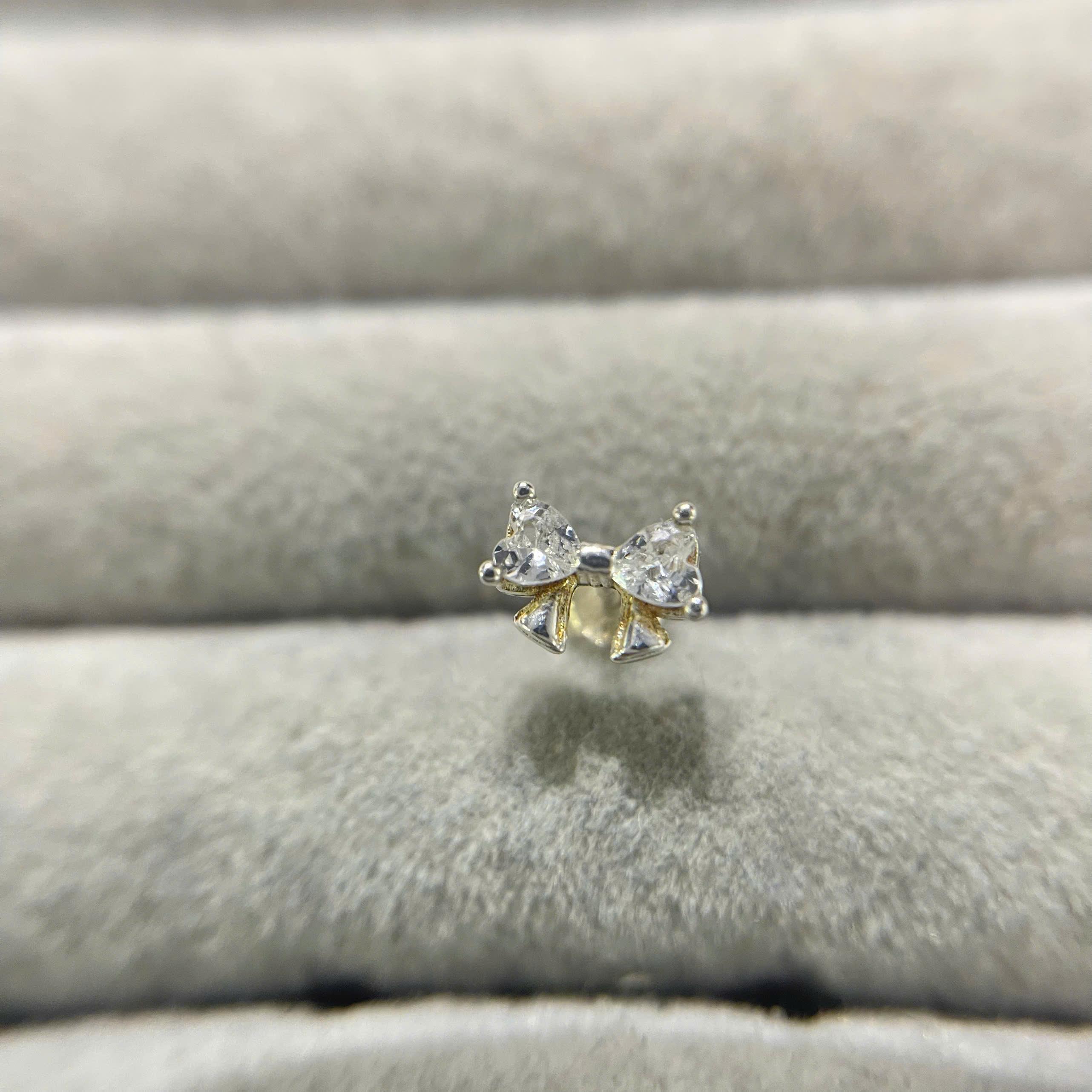 khuyên kiểu bạc nơ hai cánh kim cương trắng dễ thương