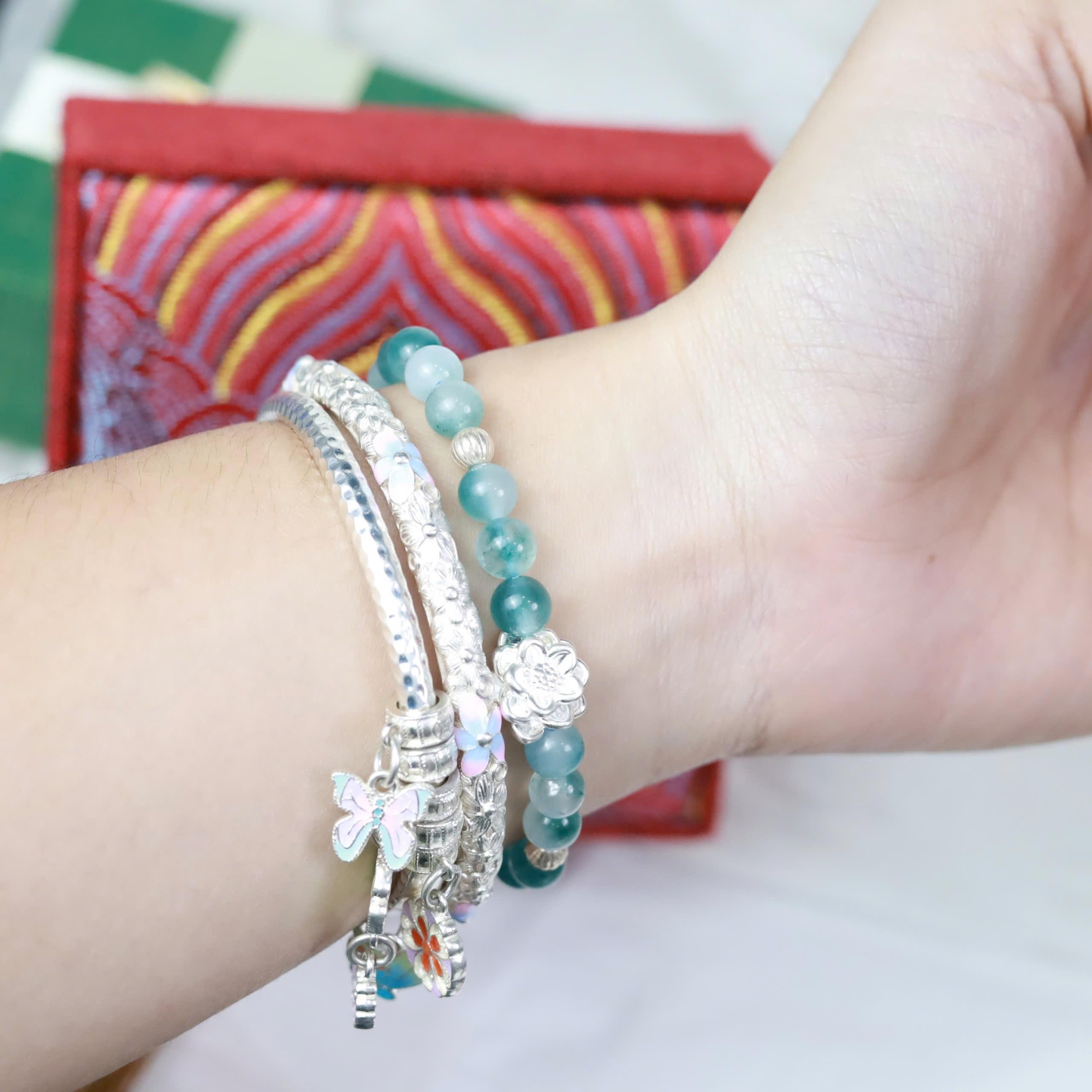 Vòng tay thạch anh yulong mix charm sen bạc_thumbnail_3