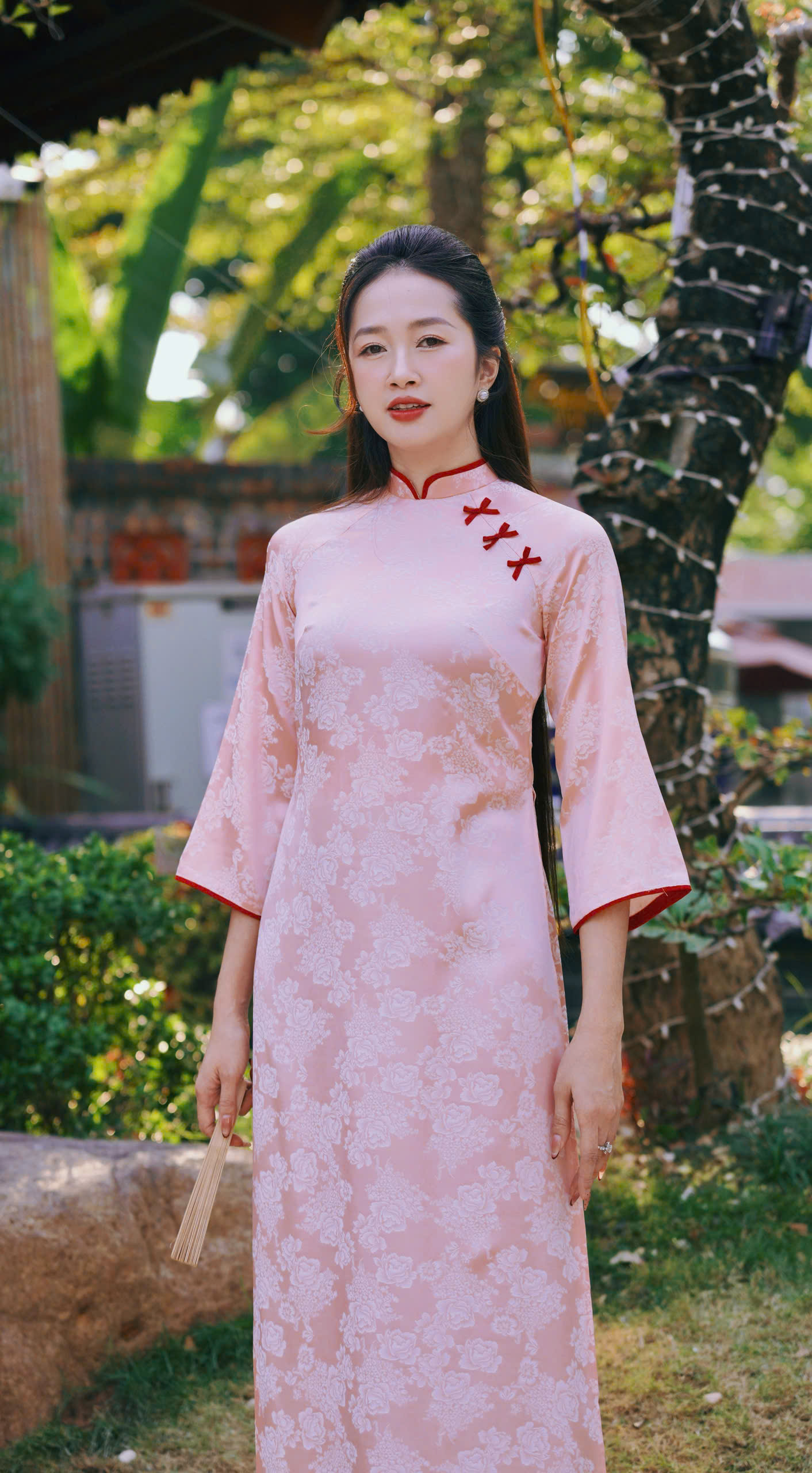 CT327 cách tân cổ 2p gấm tay loe hồng nhạt hoa hồng