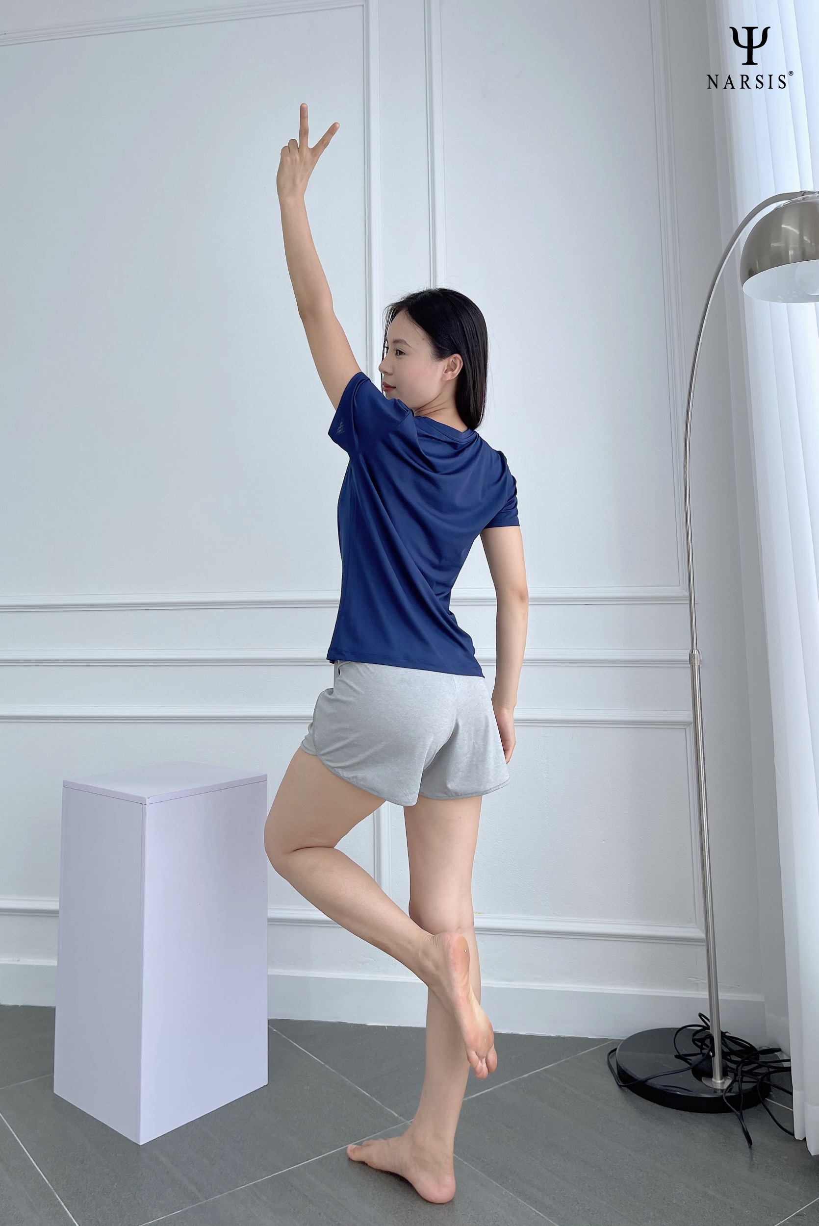 BỘ THỂ THAO NỮ VẢI THÔNG HƠI NAVY H23001 NARSIS CHẤT LIỆU THOÁNG MÁT, DỄ CHỊU, THOẢI MÁI CẢ NGÀY,..._thumbnail_2