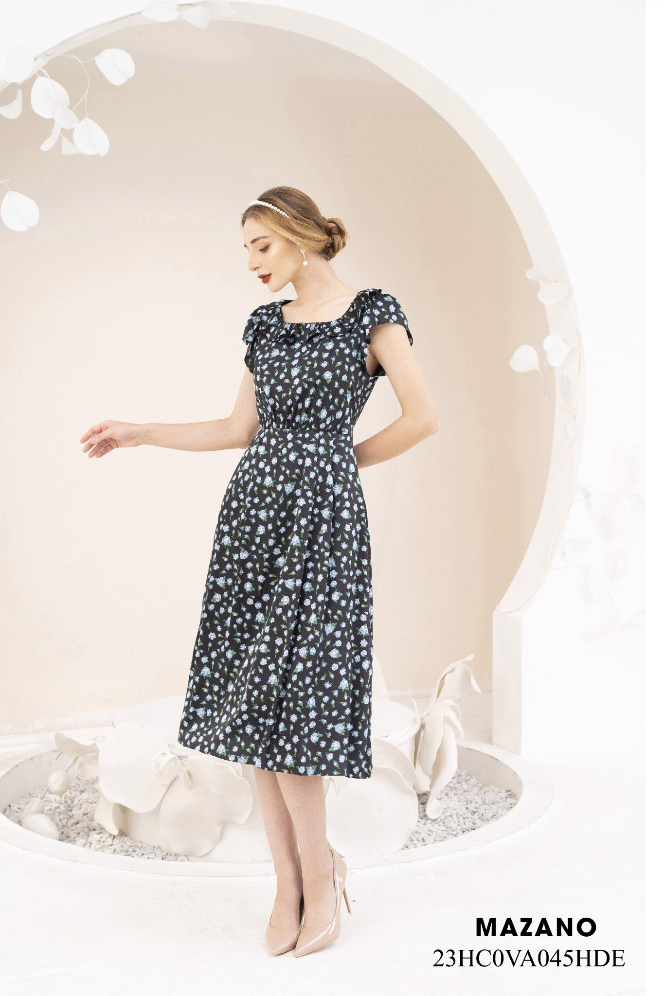 Đầm đen họa tiết bùng eo chân xòe 23HC0VA045HDE