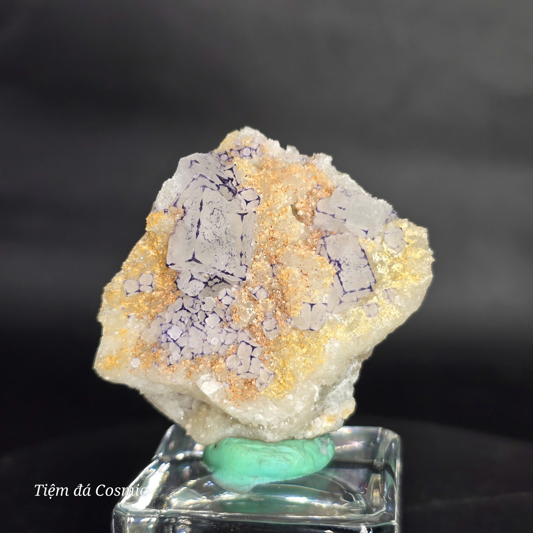 Tinh thể QR Code Fluorite trên nền thạch anh_thumbnail_2