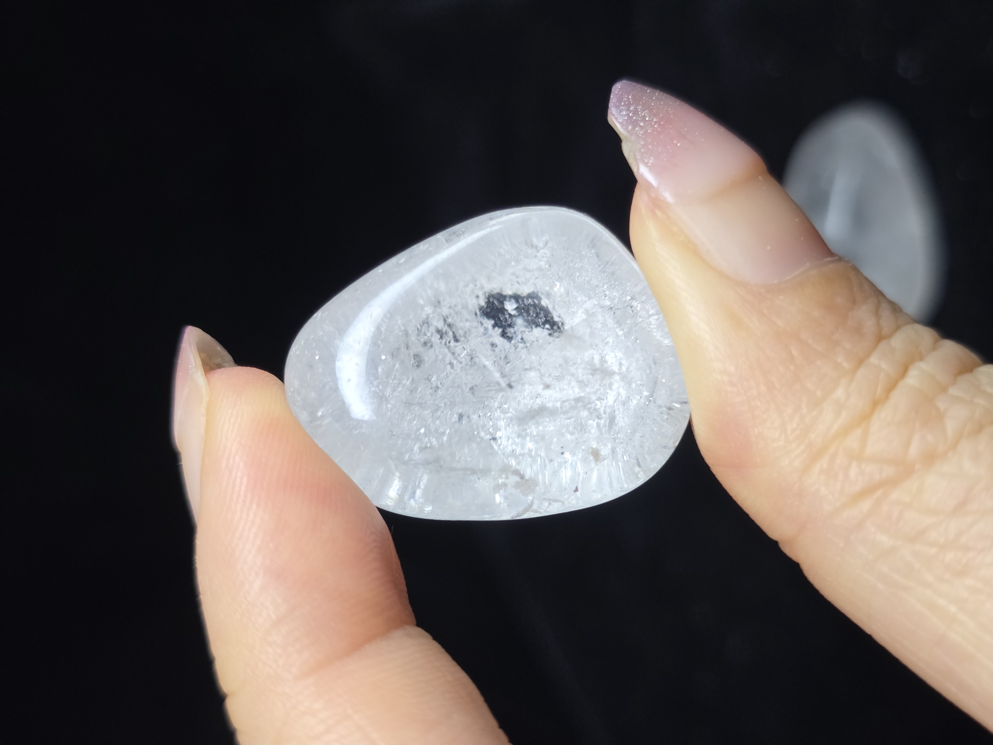 Đá cuội đã mài bóng / Tumbled Đá Thạch Anh Trắng Trong size 2 - 3 cm/viên_thumbnail_3