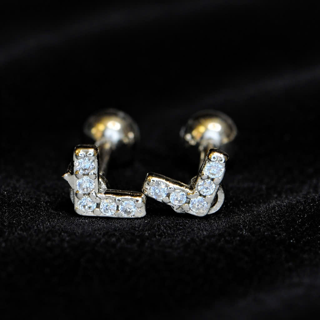 Khuyên kiểu chữ V đá trắng dẹt