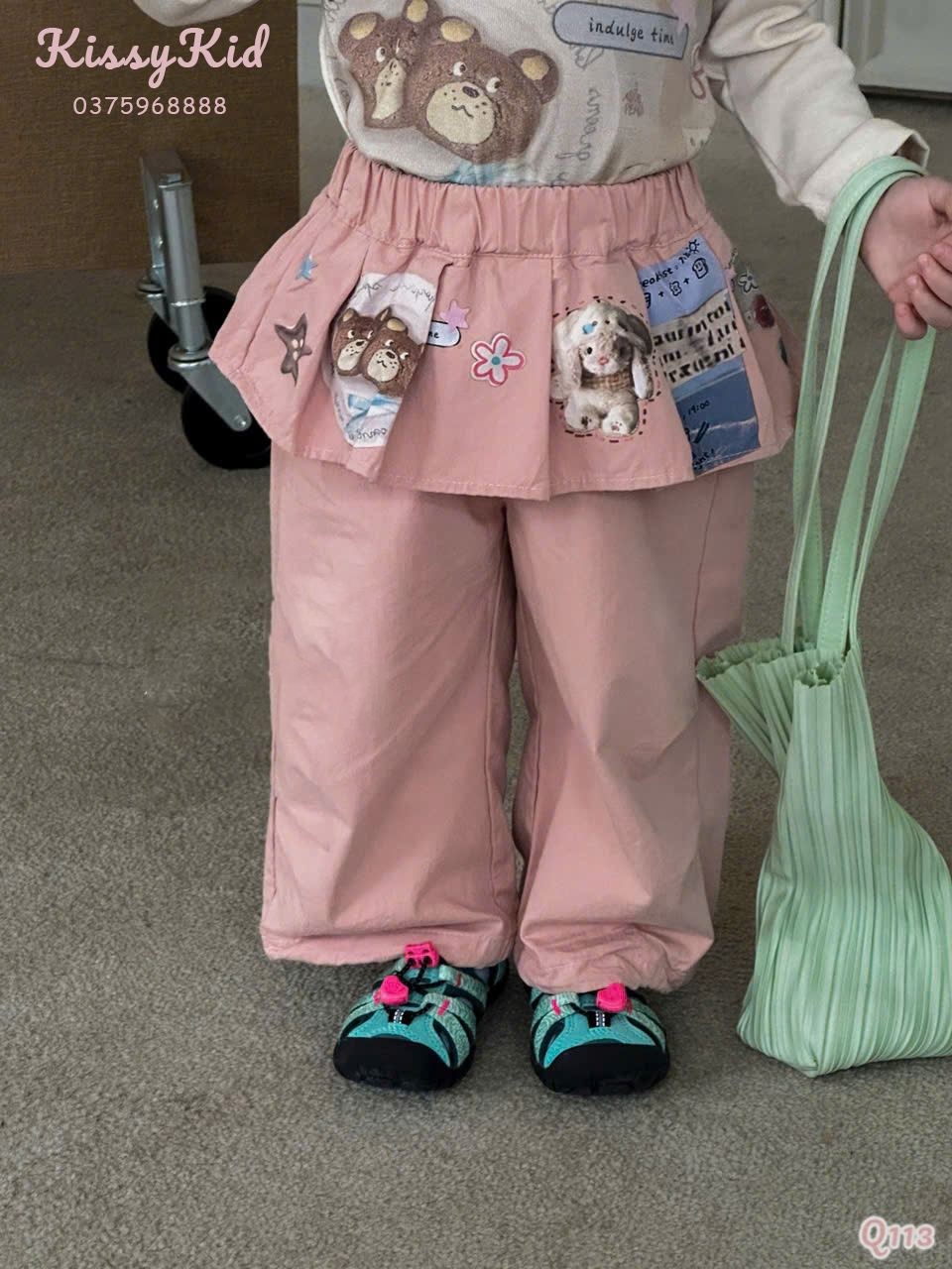 (Q113) Quần Kaki hồng viền bèo xếp ly in hoạ tiết gấu Hey Mingxing_thumbnail_0