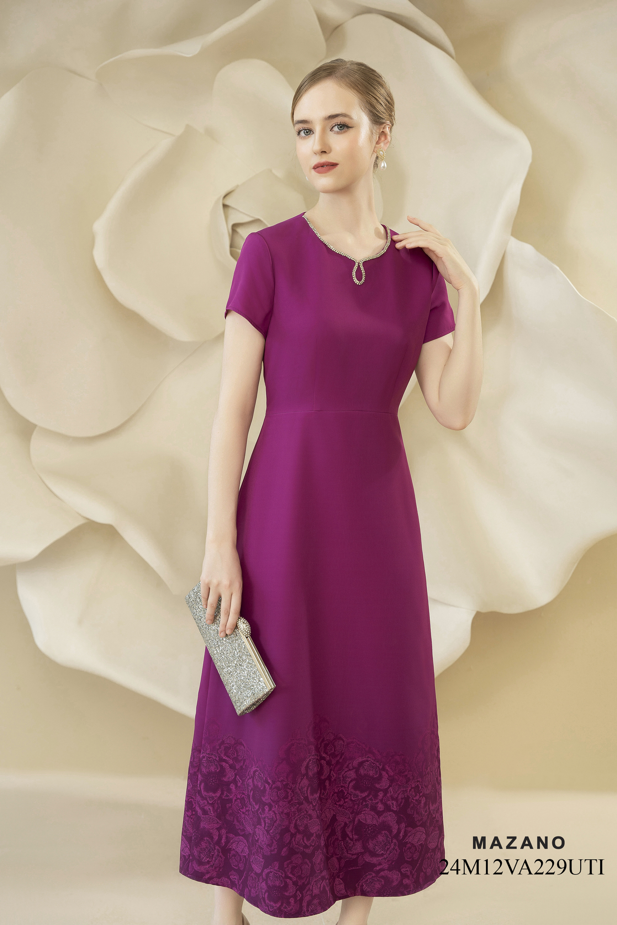 Váy Đầm Ôm Vải thô chun Hoạ tiết hoa cách điệu Cổ tròn Đính đá Dài đến mắt cá chân_thumbnail_3