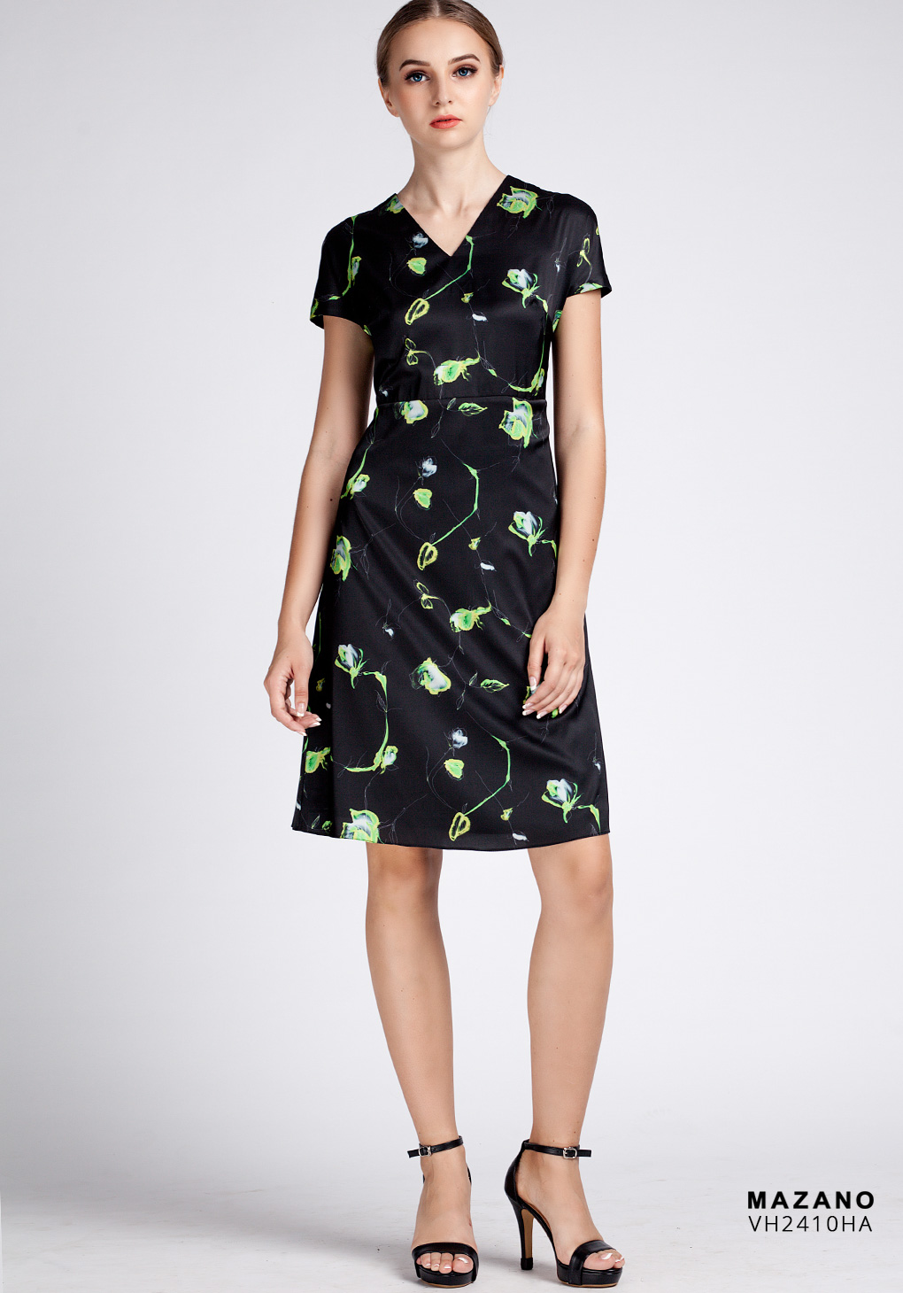 Váy lụa đen cổ tim họa tiết_thumbnail_0