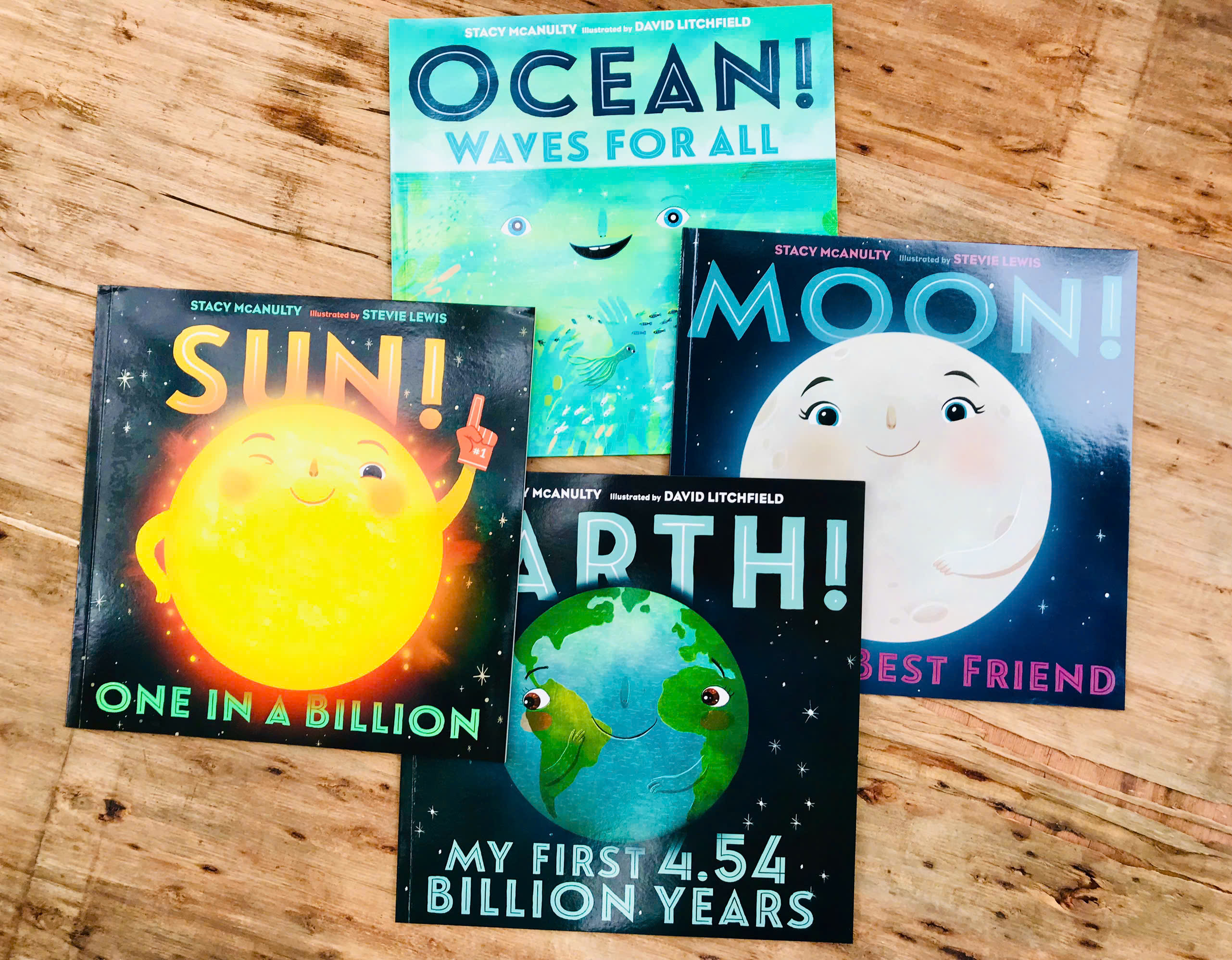 [Sách Nhập Khẩu] Our Universe – Trọn Bộ 4 Cuốn ( Kèm File Nghe và Audio )