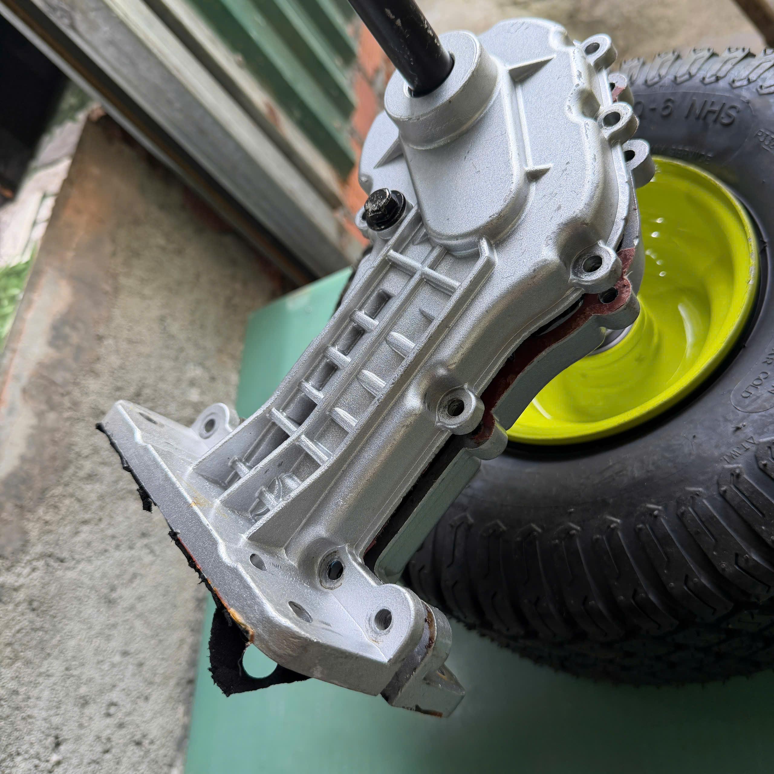 Bộ hộ số giảm tốc đổi góc nhông kim loại máy xới đất nống nghiệp