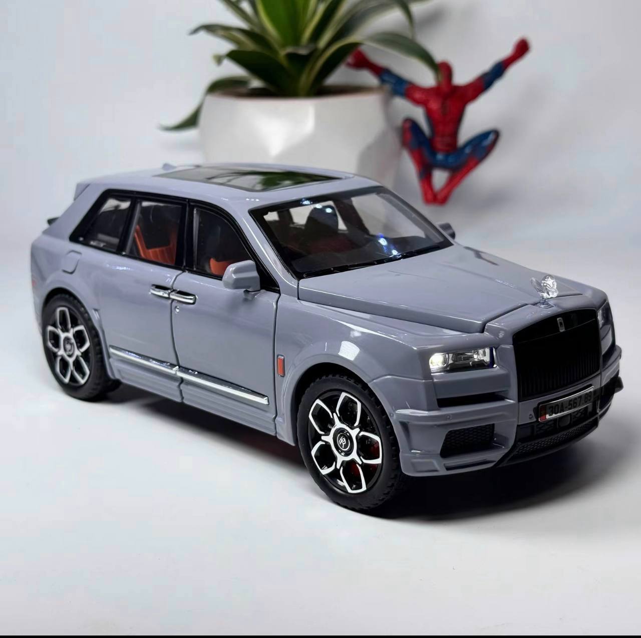 MH RollsRoyce Cullinan_thumbnail_3