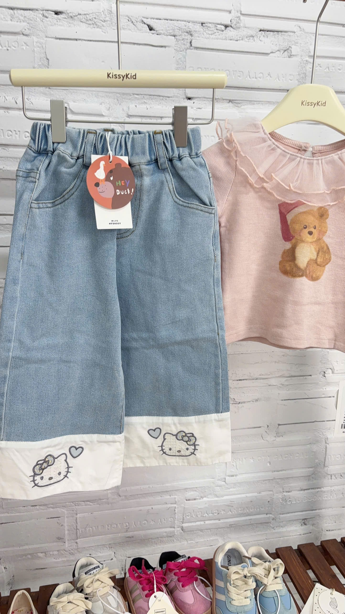 (Q130) Quần bò mềm gấu gập thêu KITTY HeyDuck_thumbnail_0