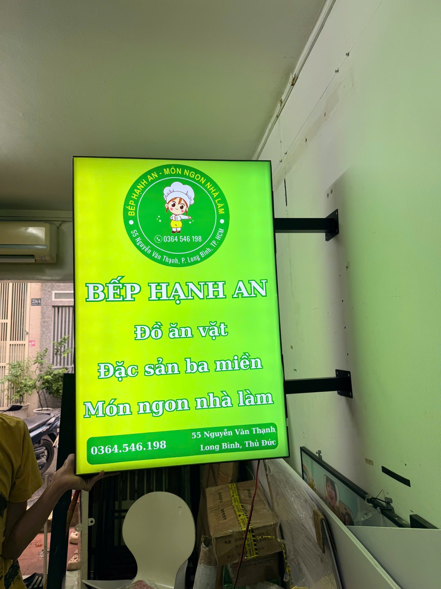 TAY VẪY -HỘP ĐÈN NGOÀI TRỜI PVC   2 MẶT TREO CAO