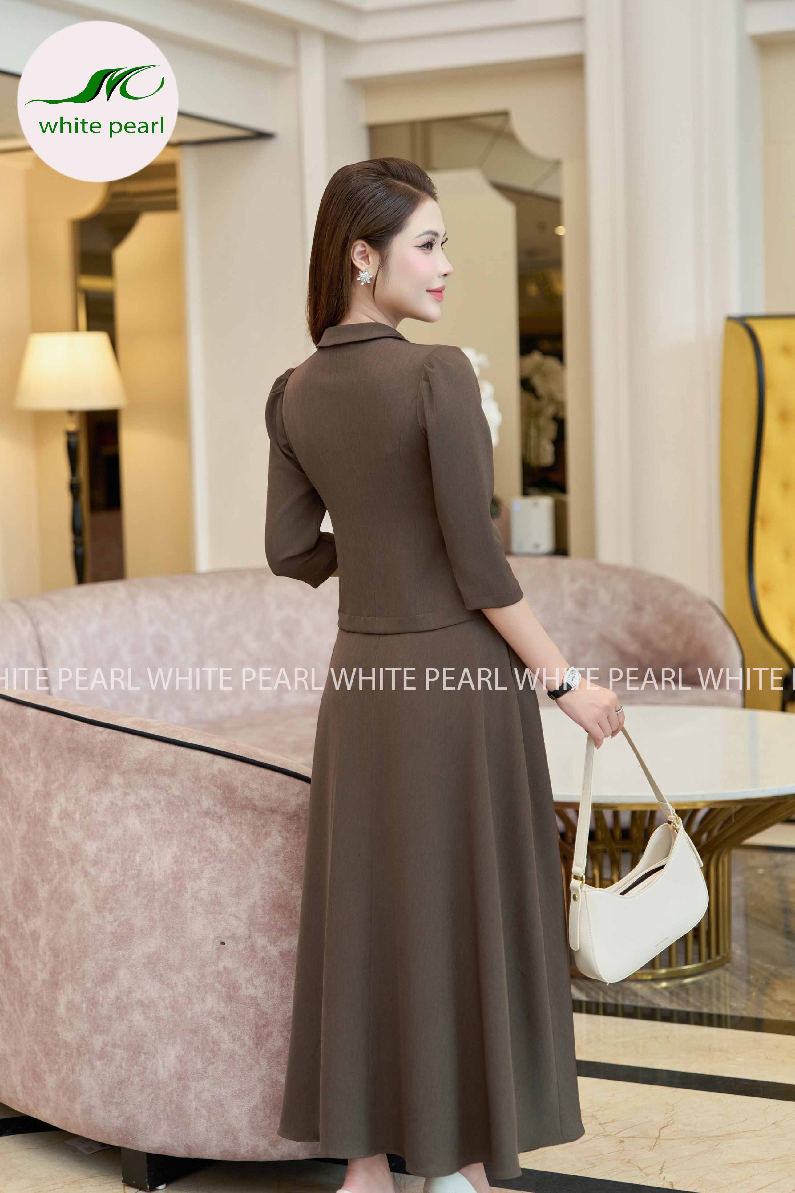 SET AK26-24 | Áo ký giả cổ sen vuông kết hợp Chân váy xoè CVTT26-09 Thời trang công sở cao cấp White Pearl