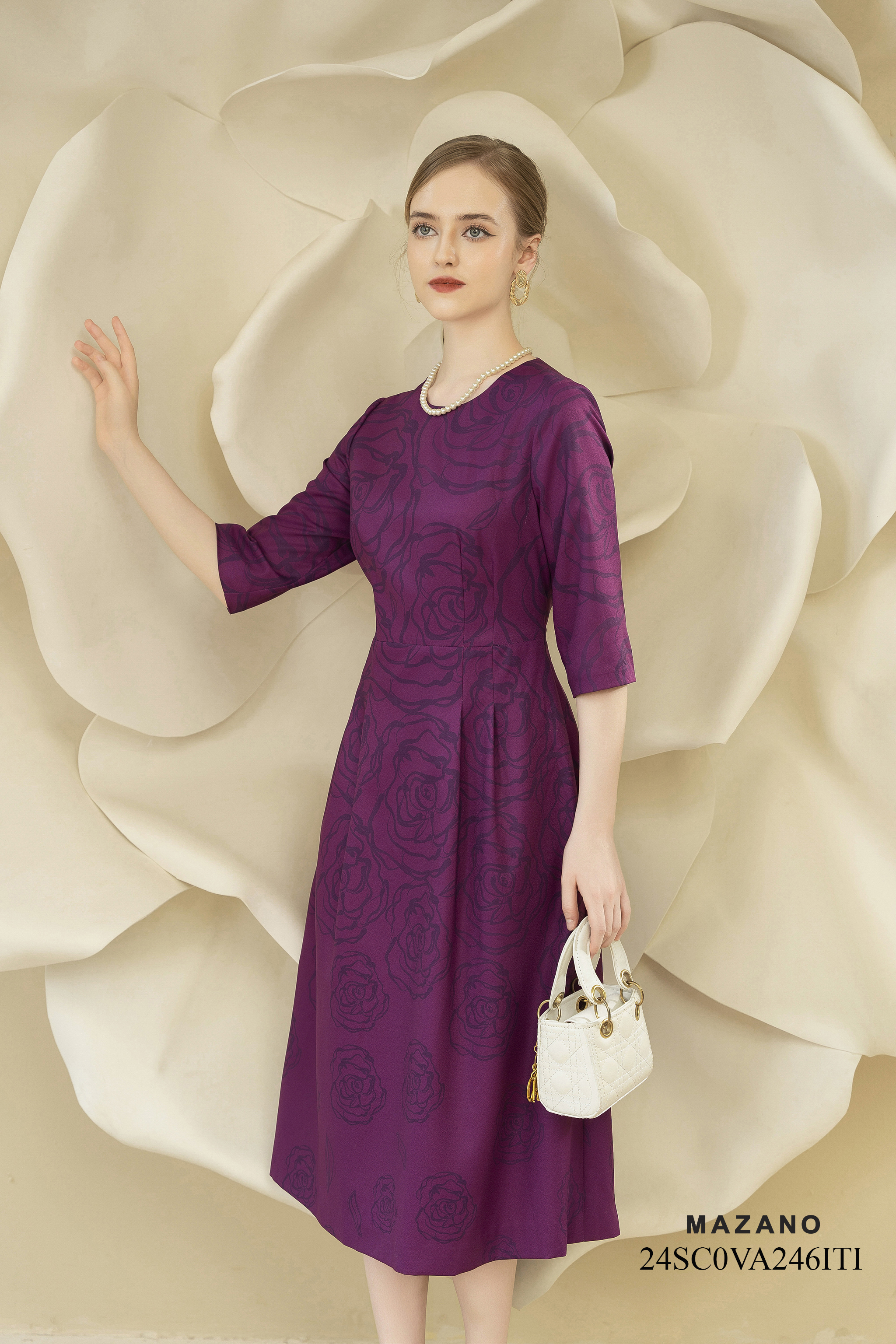 Váy Đầm Ôm Vải lụa dày Hoạ tiết hoa hồng cách điệu Cổ tròn Tay lỡ Dài qua bắp chân_thumbnail_4