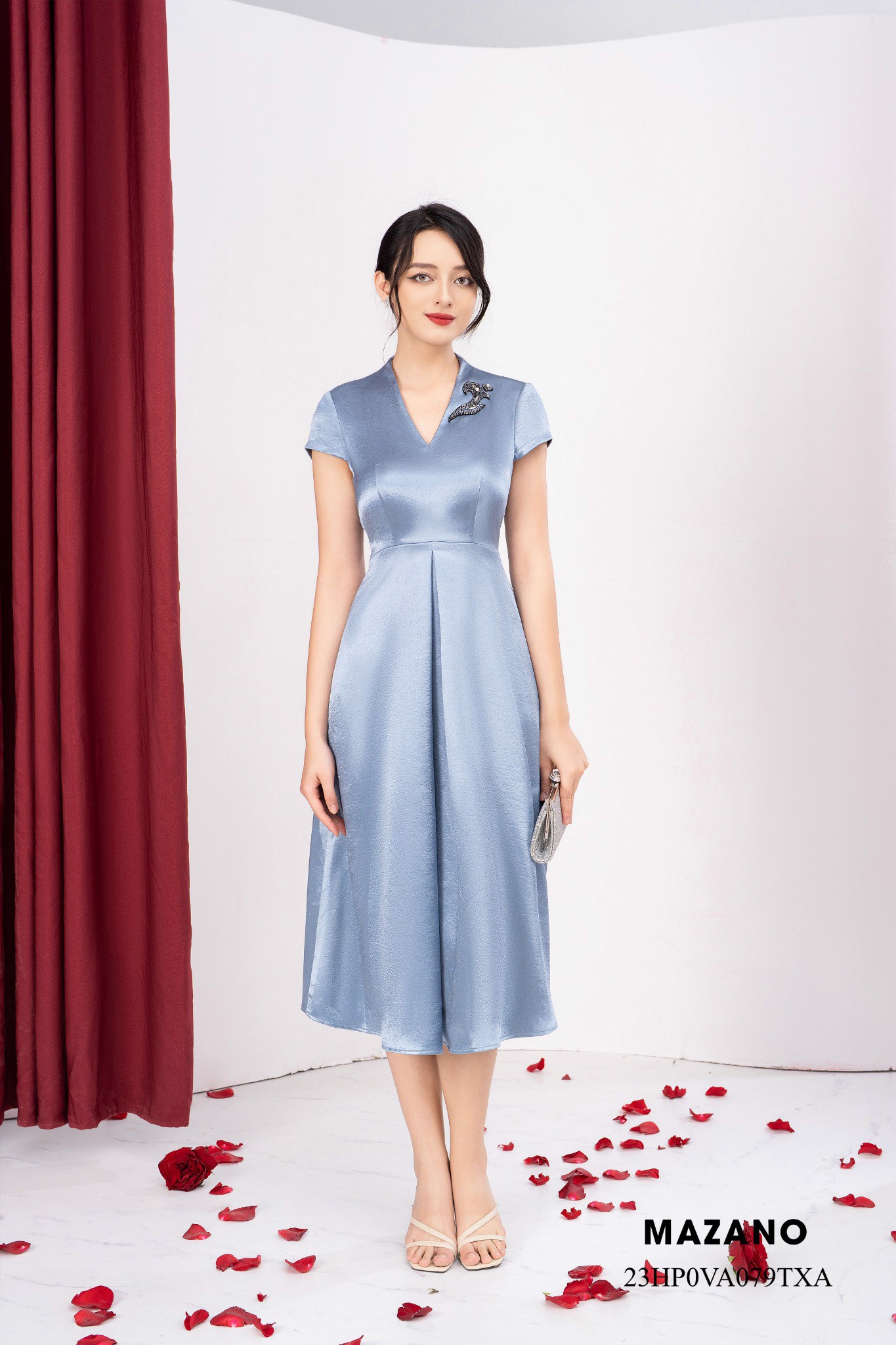 Đầm xanh eo cao đính hoa ngực dự tiệc 23HP0VA079TXA