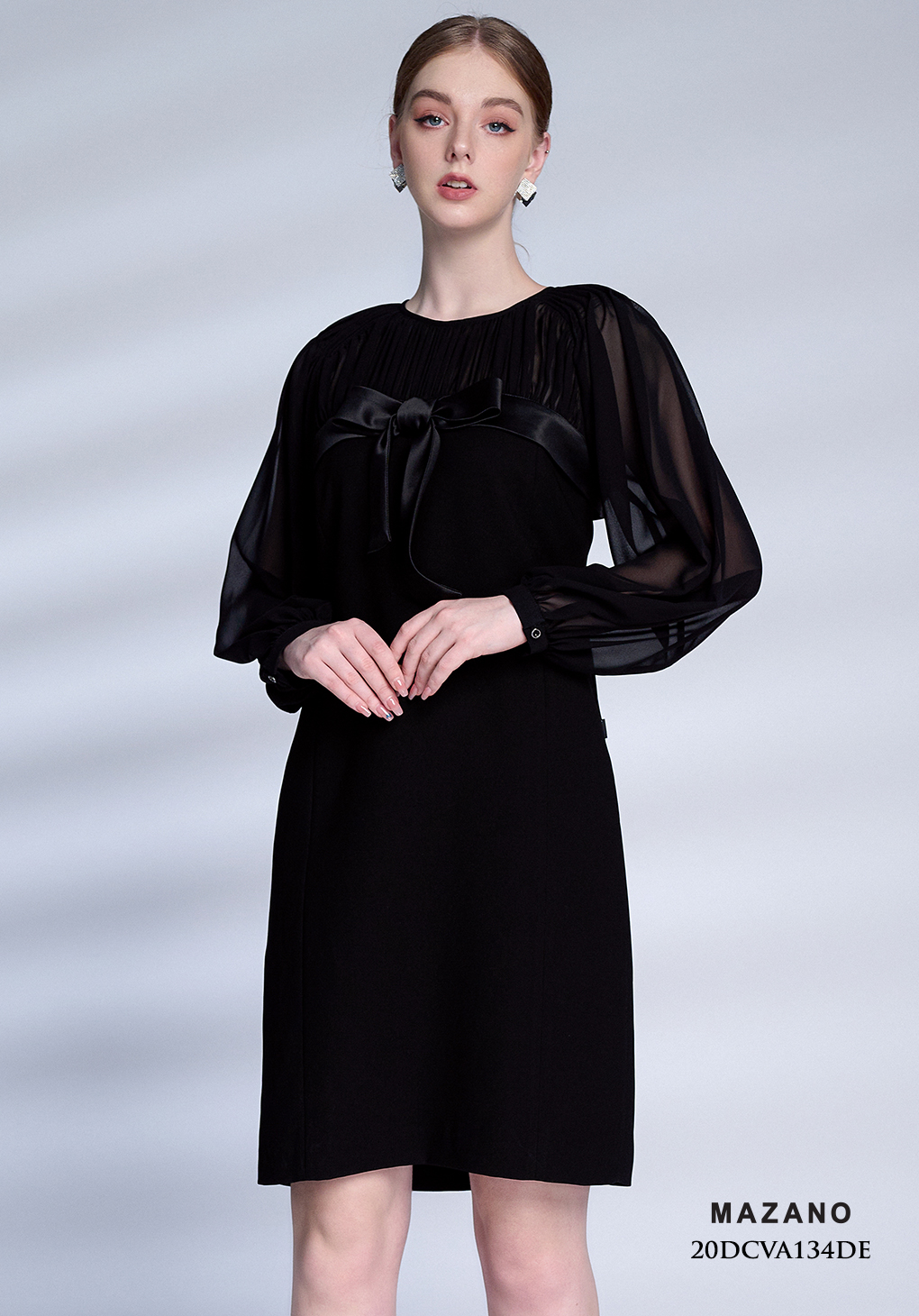 Đầm đen suông vừa nhùn cổ vai buộc nơ ngực_thumbnail_4