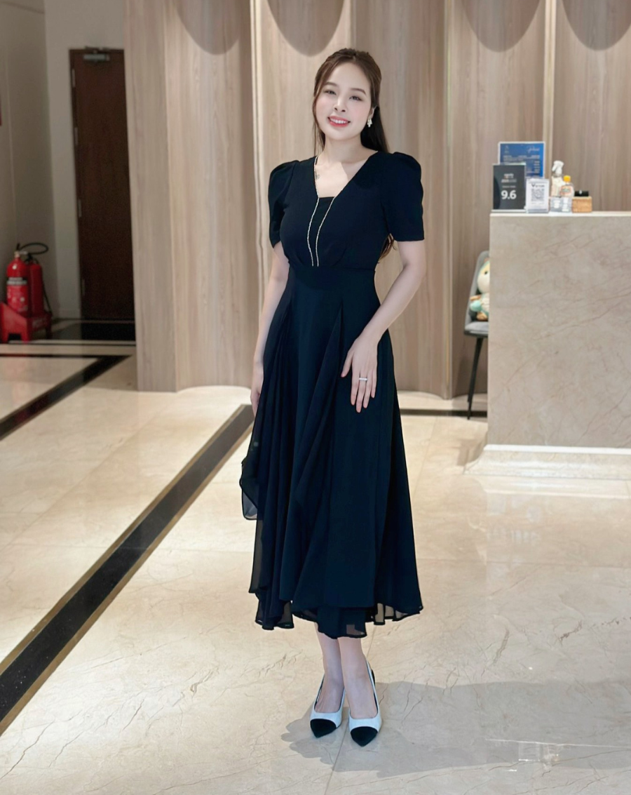 Đầm xòe thiết kế tay con cổ V phối đá_thumbnail_1