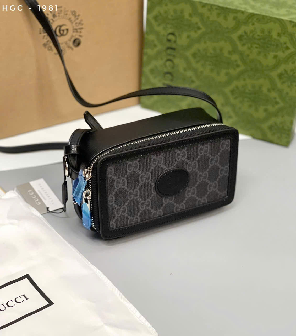 Túi đeo chéo mini Gucci GG Supreme đen họa tiết monogram_thumbnail_3