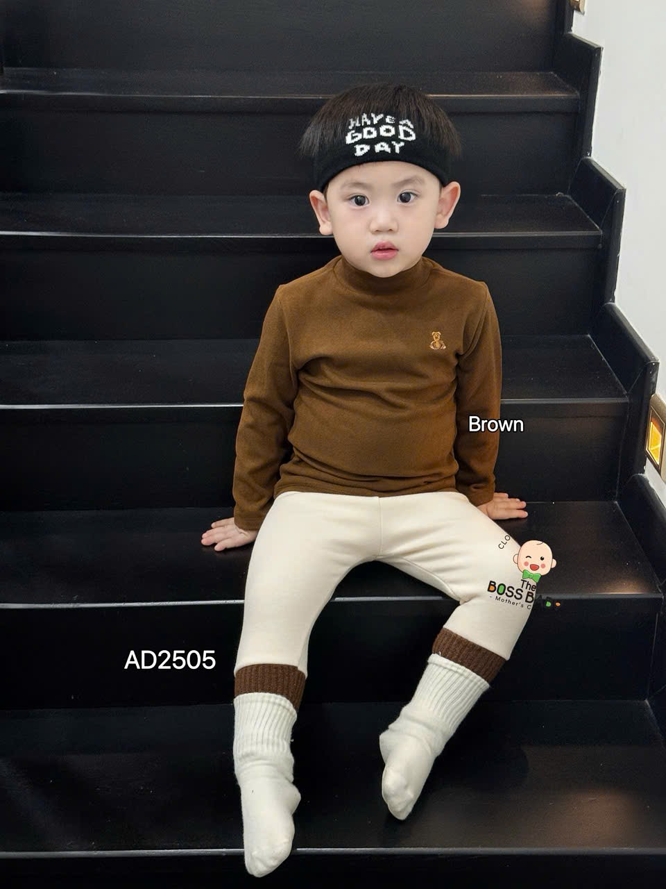 Áo nỉ ép bông giữ nhiệt cao cổ trơn thêu gấu_thumbnail_1