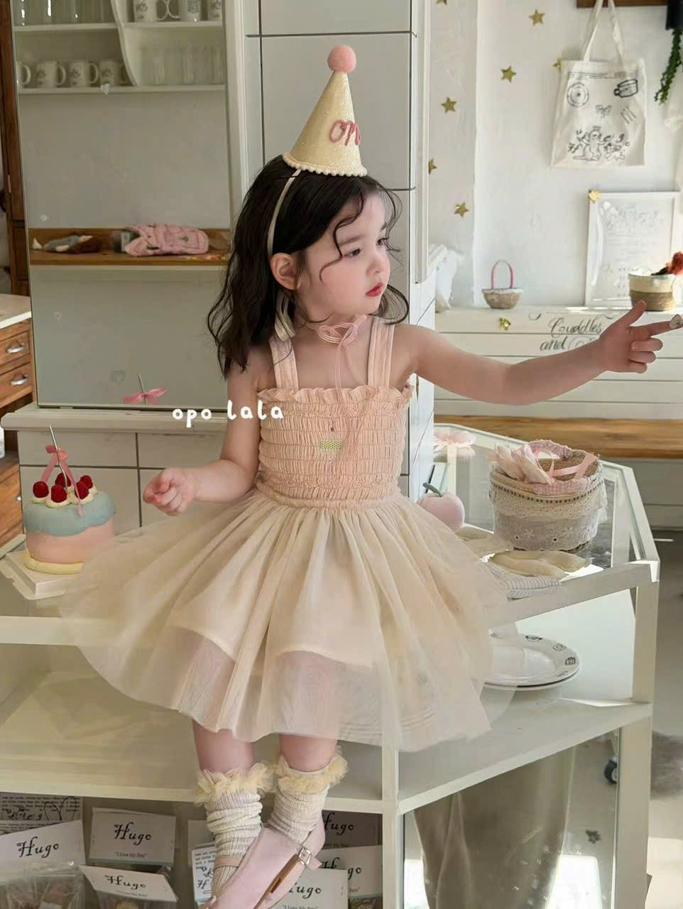 C101 - Váy 2 dây bo chun liền voan màu kem hãng Opl (Sz90-130)