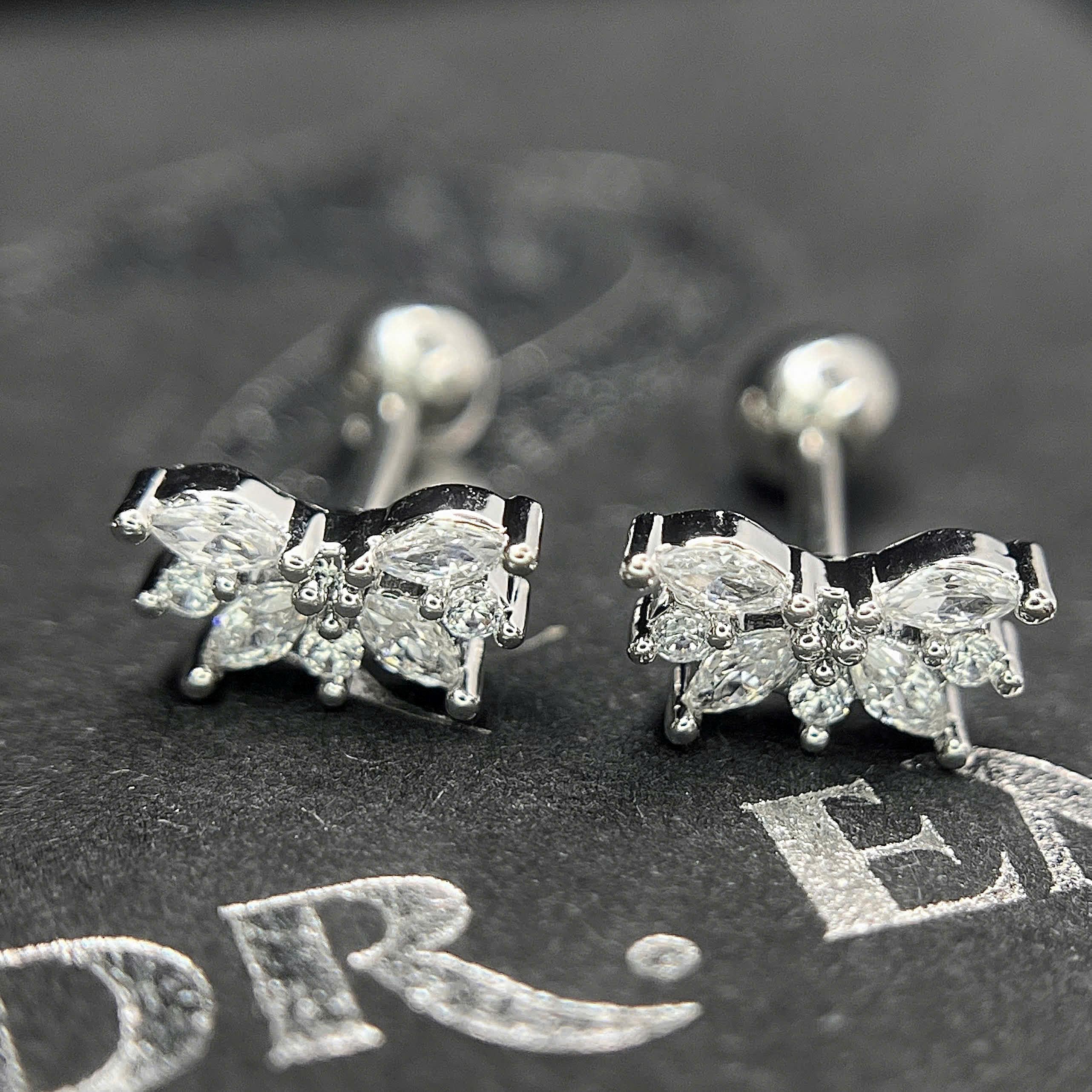 Khuyên kiểu 6 lá kim đá trắng dẹt_thumbnail_3