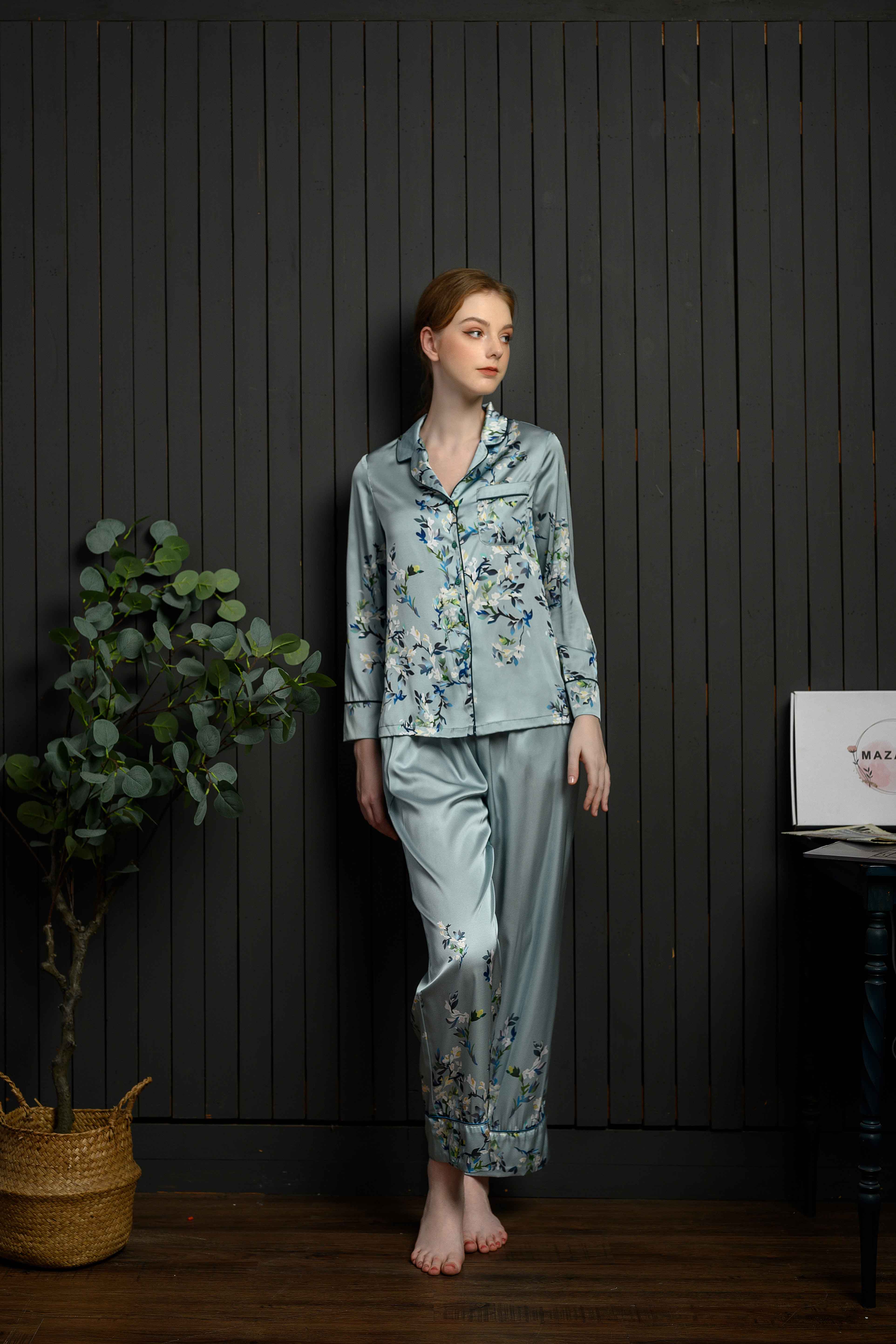 Bộ lụa xanh họa tiết dài tay