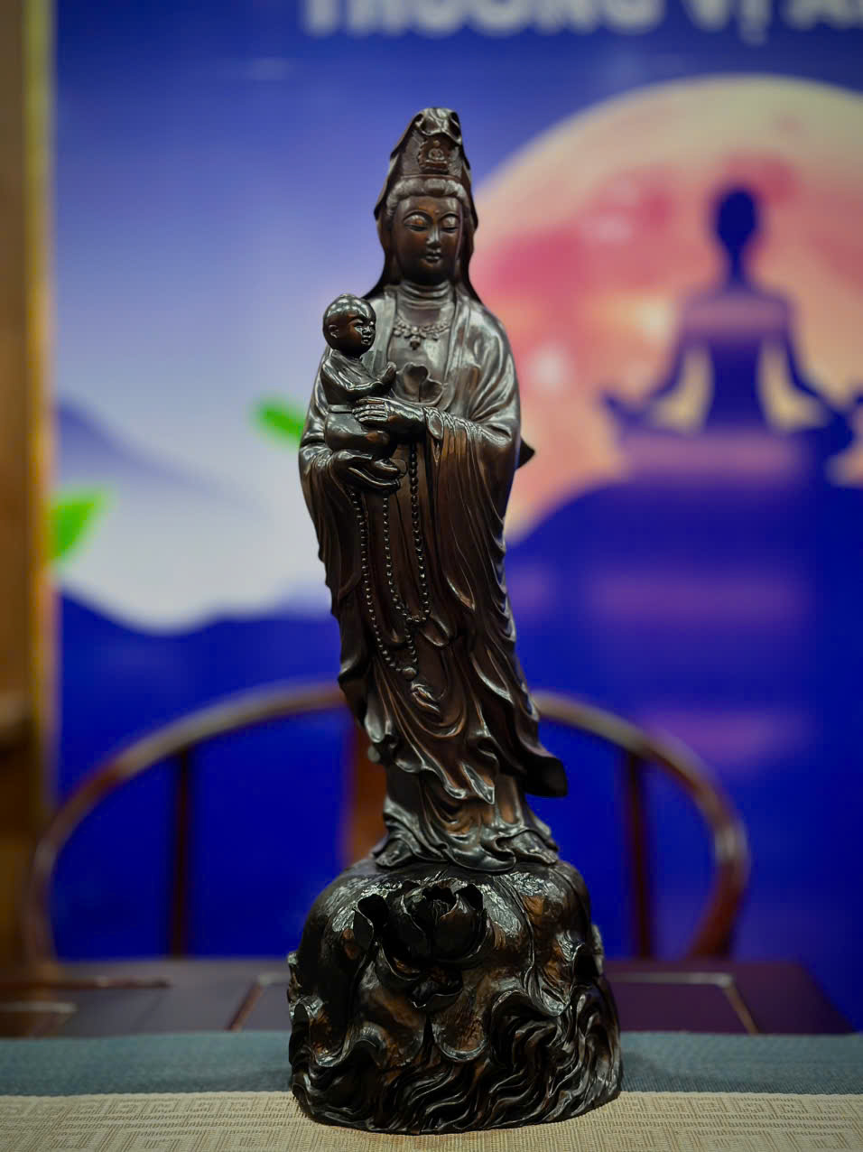 TƯỢNG MẸ QUAN ÂM TỐNG TỬ GỖ TRẮC ĐEN