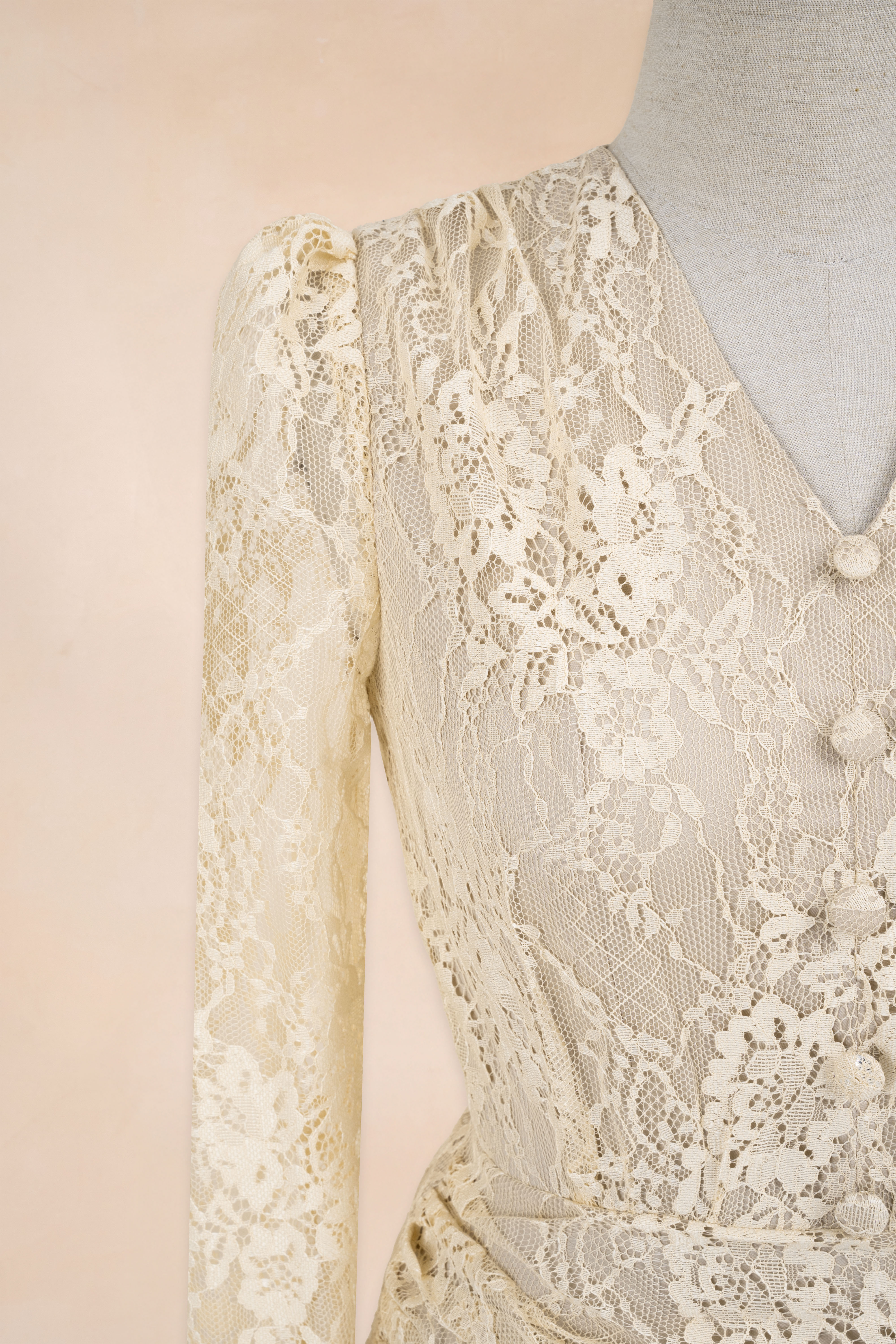 Đầm Xoè Cổ V Cúc Bọc Tay Dài_thumbnail_3