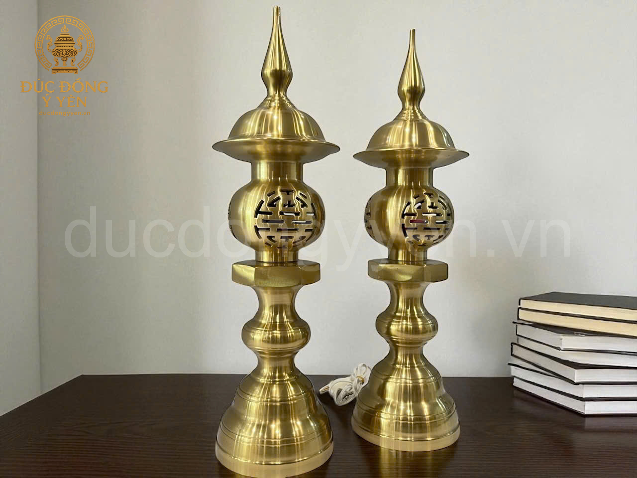 Đôi đèn thờ đúc đồng vàng cát tút cao 70cm _thumbnail_2
