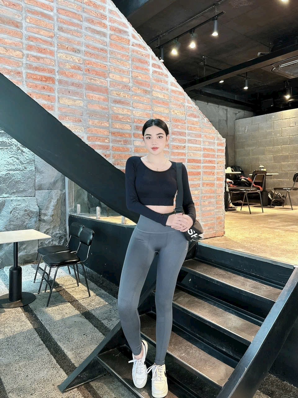 Áo Croptop Thể Thao Tay Dài F.21 Cá Tính_thumbnail_7