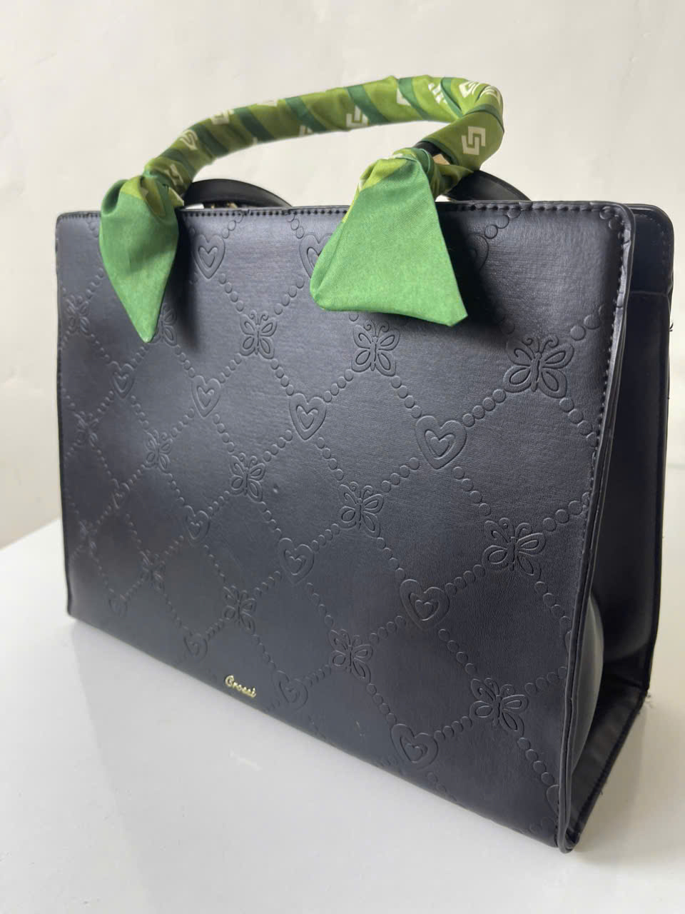 Túi Xách Nữ Đen Dập Họa Tiết – Kèm Khăn Lụa Xanh Sang Trọng, Thanh Lịch