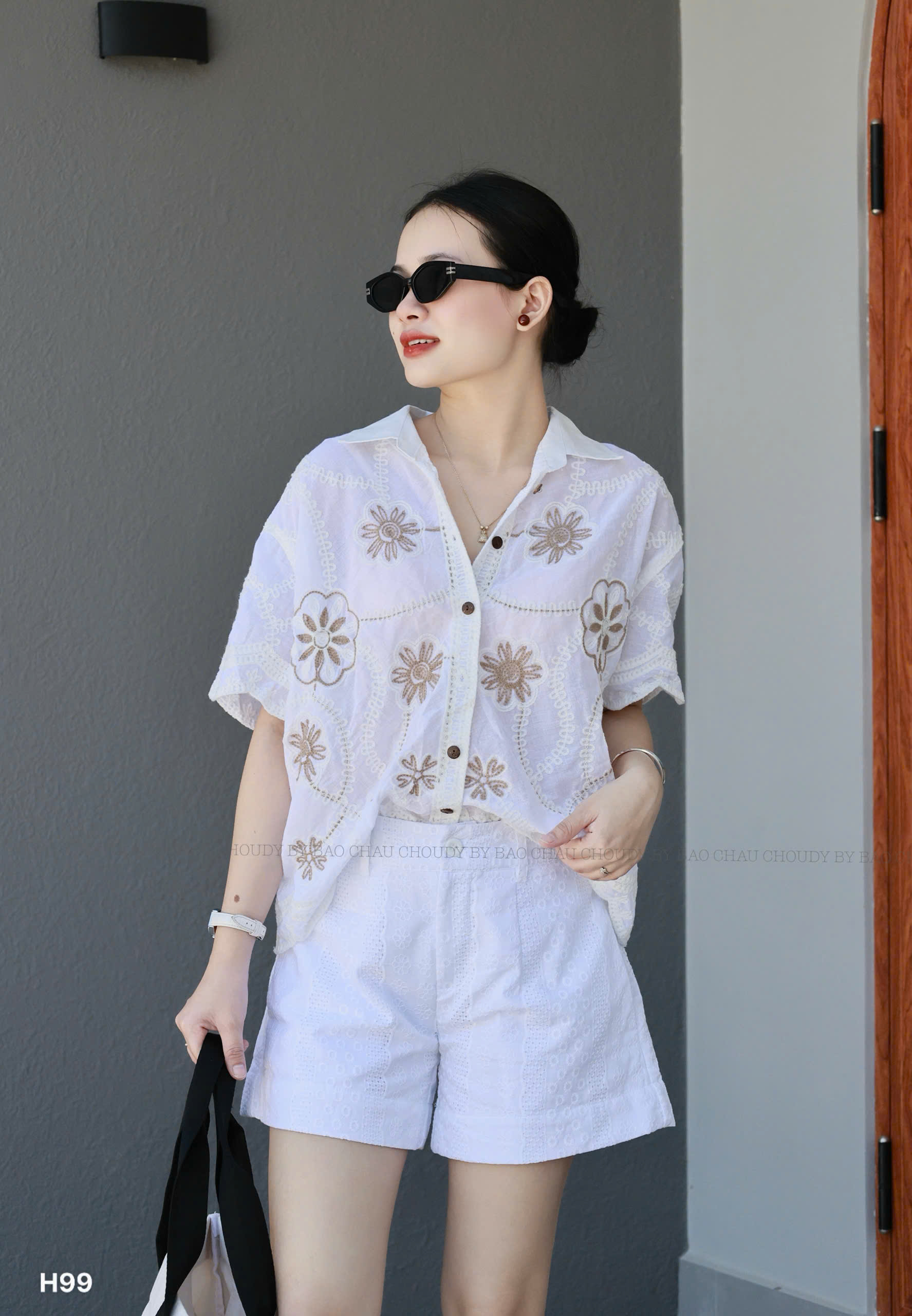 H99 QUẦN SHORT TRẮNG THÊU HOA