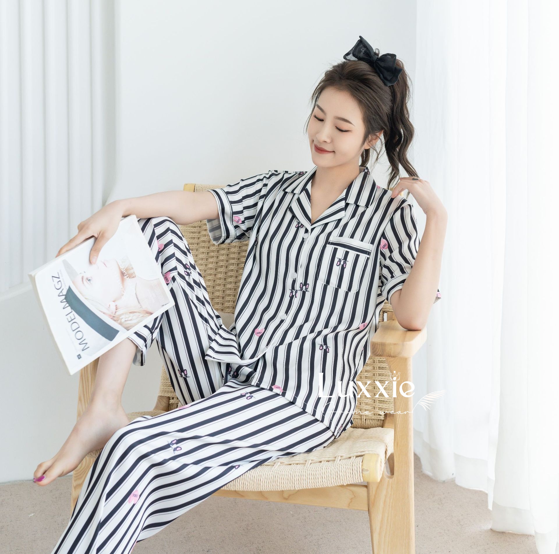 N103B Pijama lụa sọc trắng/ đen họa tiết mặt mèo cộc tay_thumbnail_2
