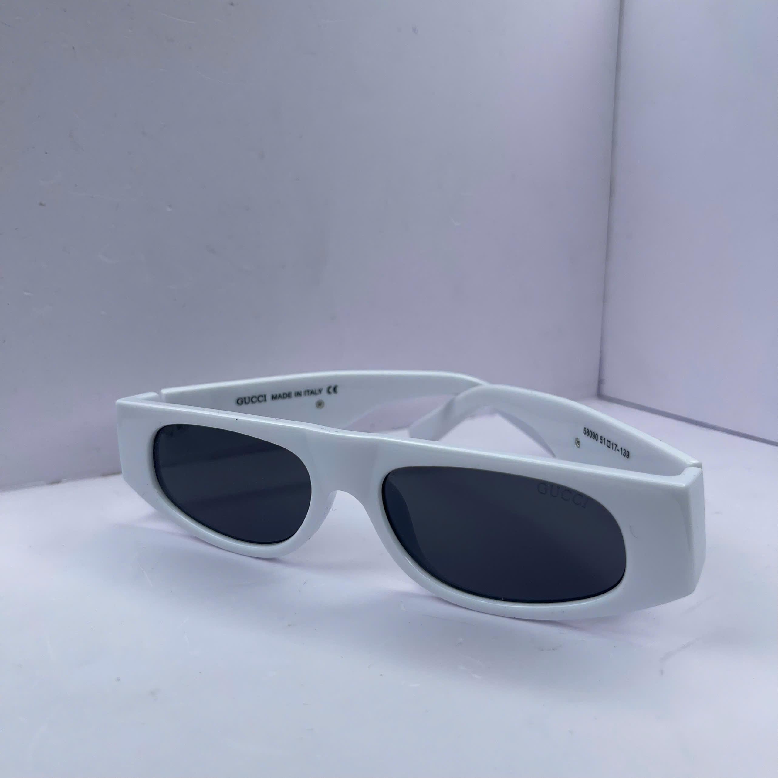 Kính mắt Gucci trắng chữ vàng_thumbnail_2