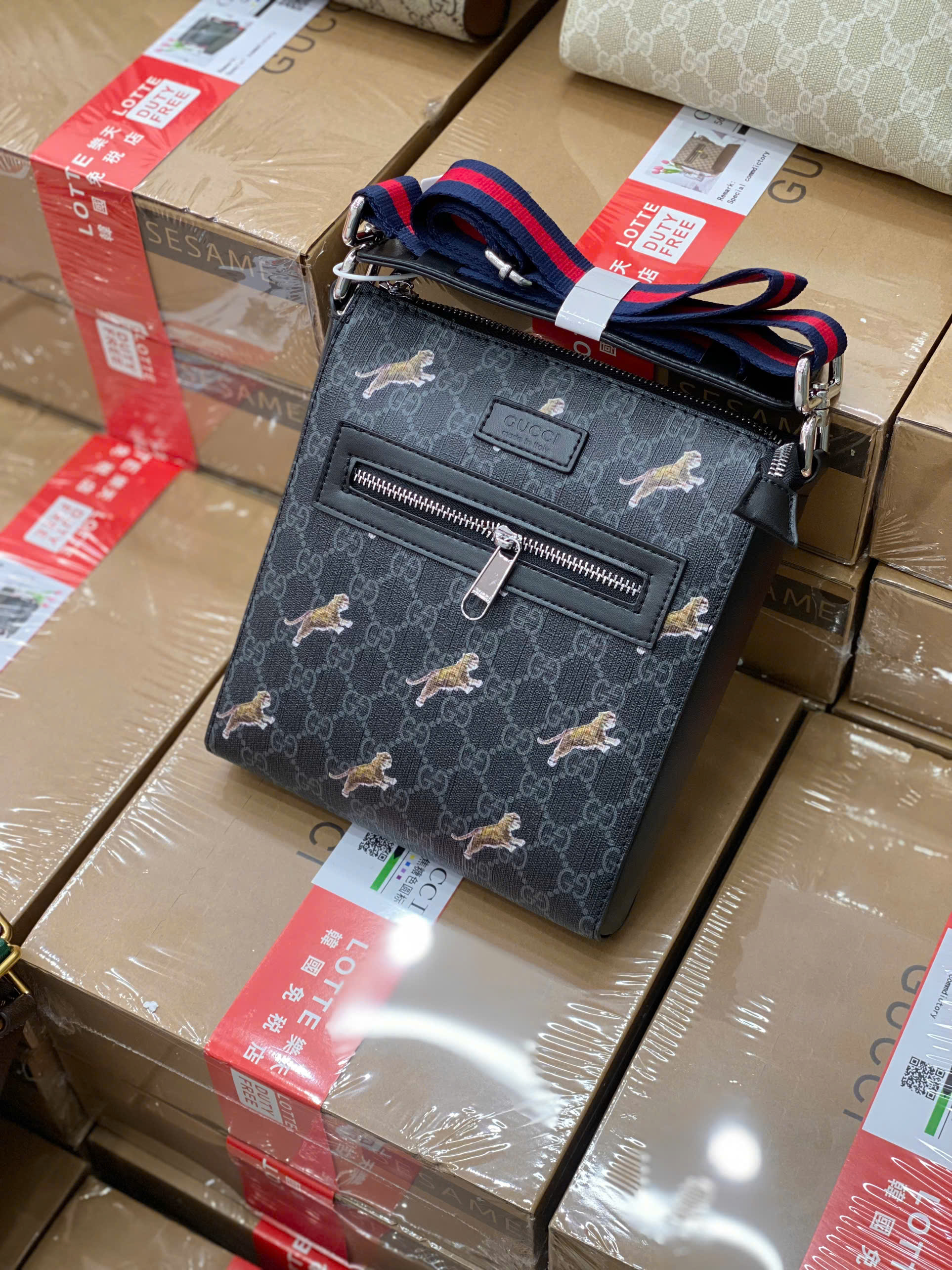 Túi Đeo Chéo Gucci GG Supreme Messenger Bag_thumbnail_21