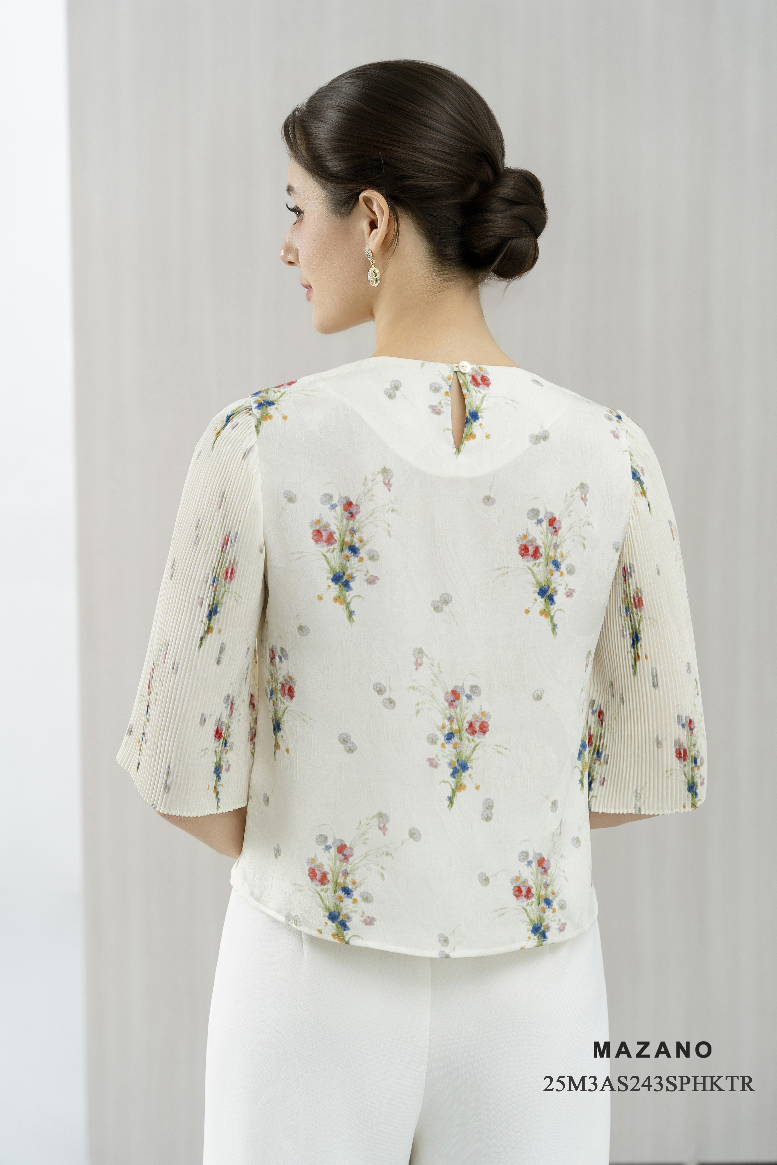 Áo Top suông cài khuy Vải lụa gấm Họa tiết hoa Cổ tròn Tay dập ly Dài dưới eo_thumbnail_4