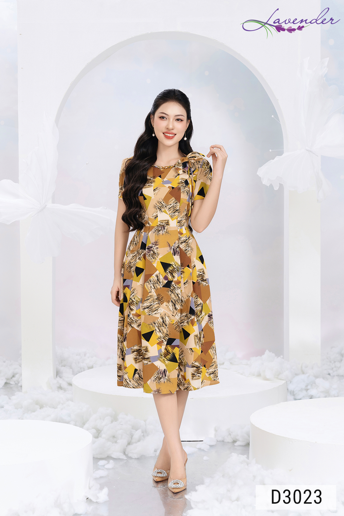 Đầm họa tiết hình vàng cổ tròn phối dây nơ D3023_thumbnail_1