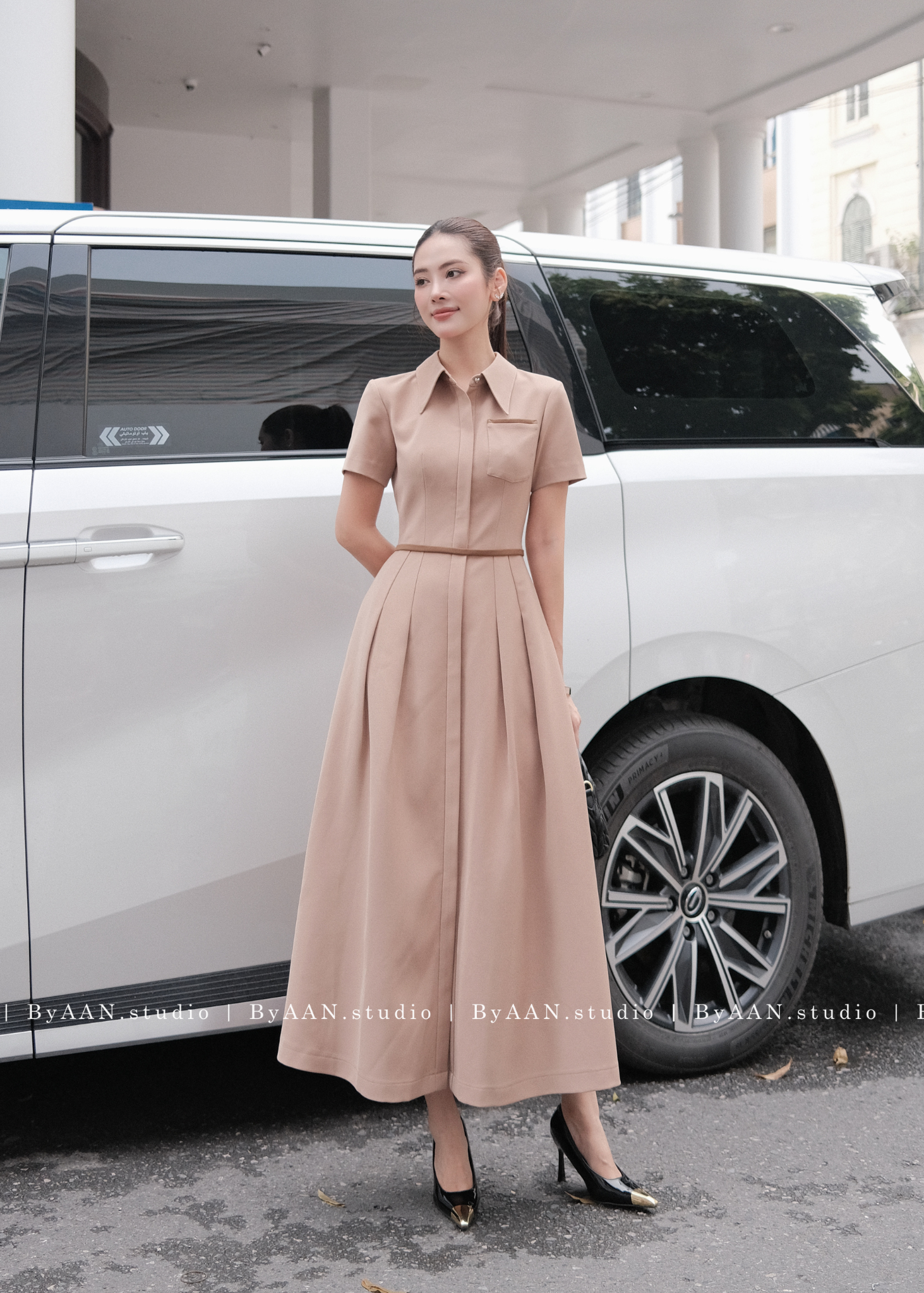 Váy nâu kem phối túi ngực_thumbnail_1