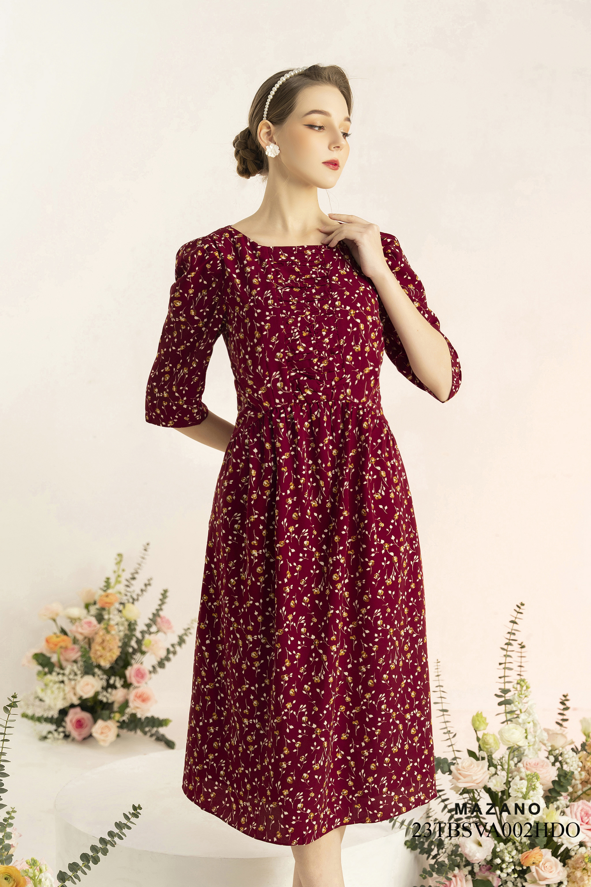 Đầm đỏ đô dáng dài xòe in họa tiết hoa nhí_thumbnail_2