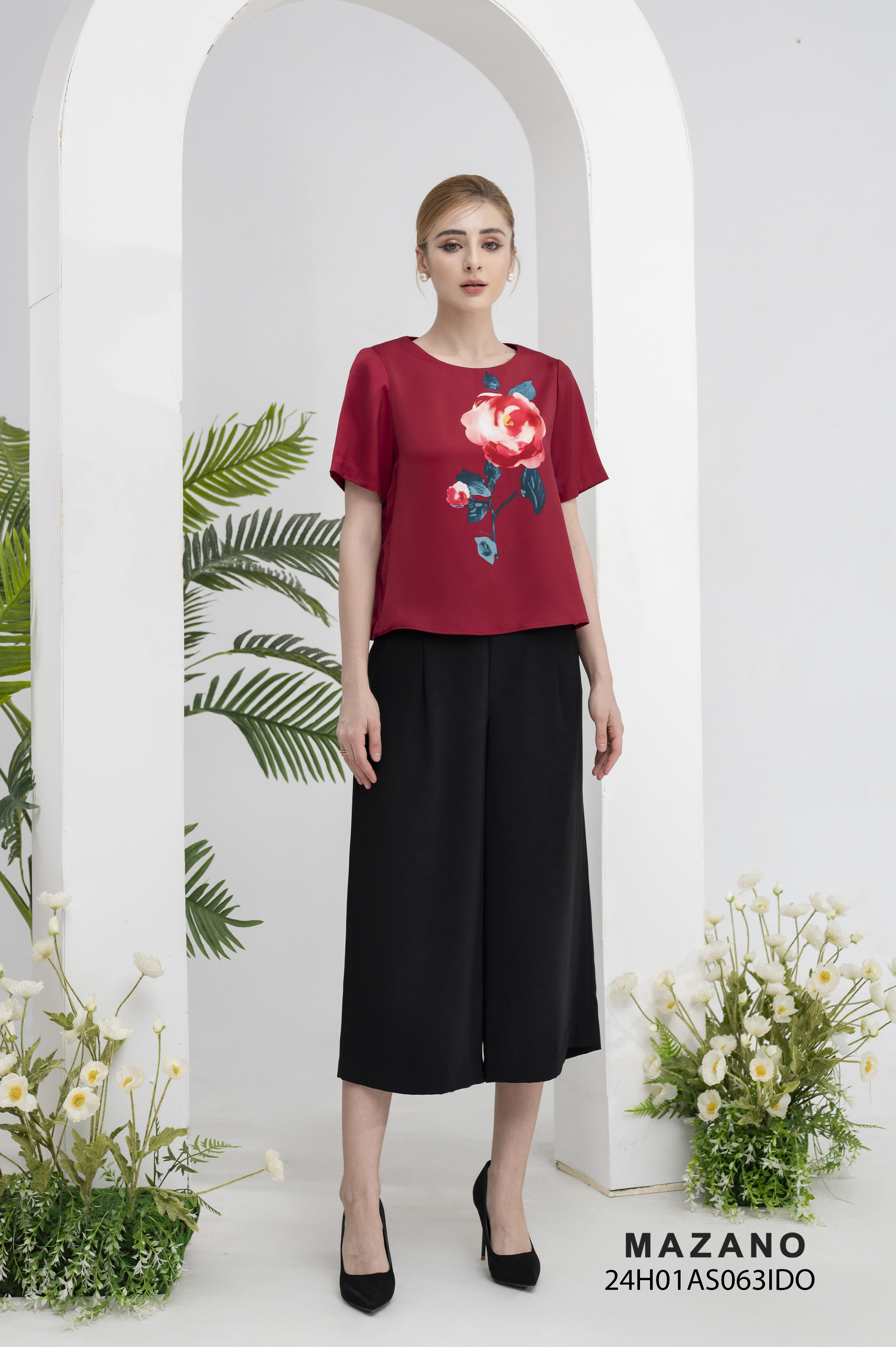 Áo top ngắn chui đầu suông Vải lụa mỏng Họa tiết hoa hồng cách điệu Cổ tròn vừa Tay ngắn Dài dưới eo