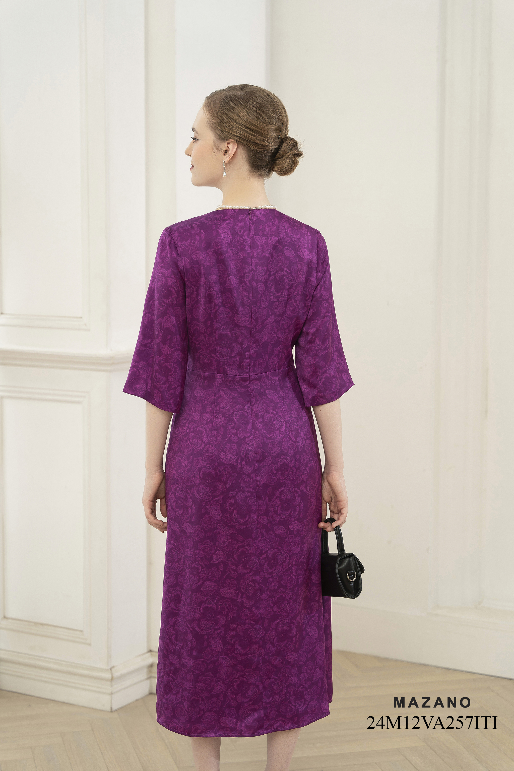 Váy Đầm Ôm Vải lụa dày Hoạ tiết hoa trà cách điệu Cổ tròn Tay lỡ Dài qua bắp chân_thumbnail_4