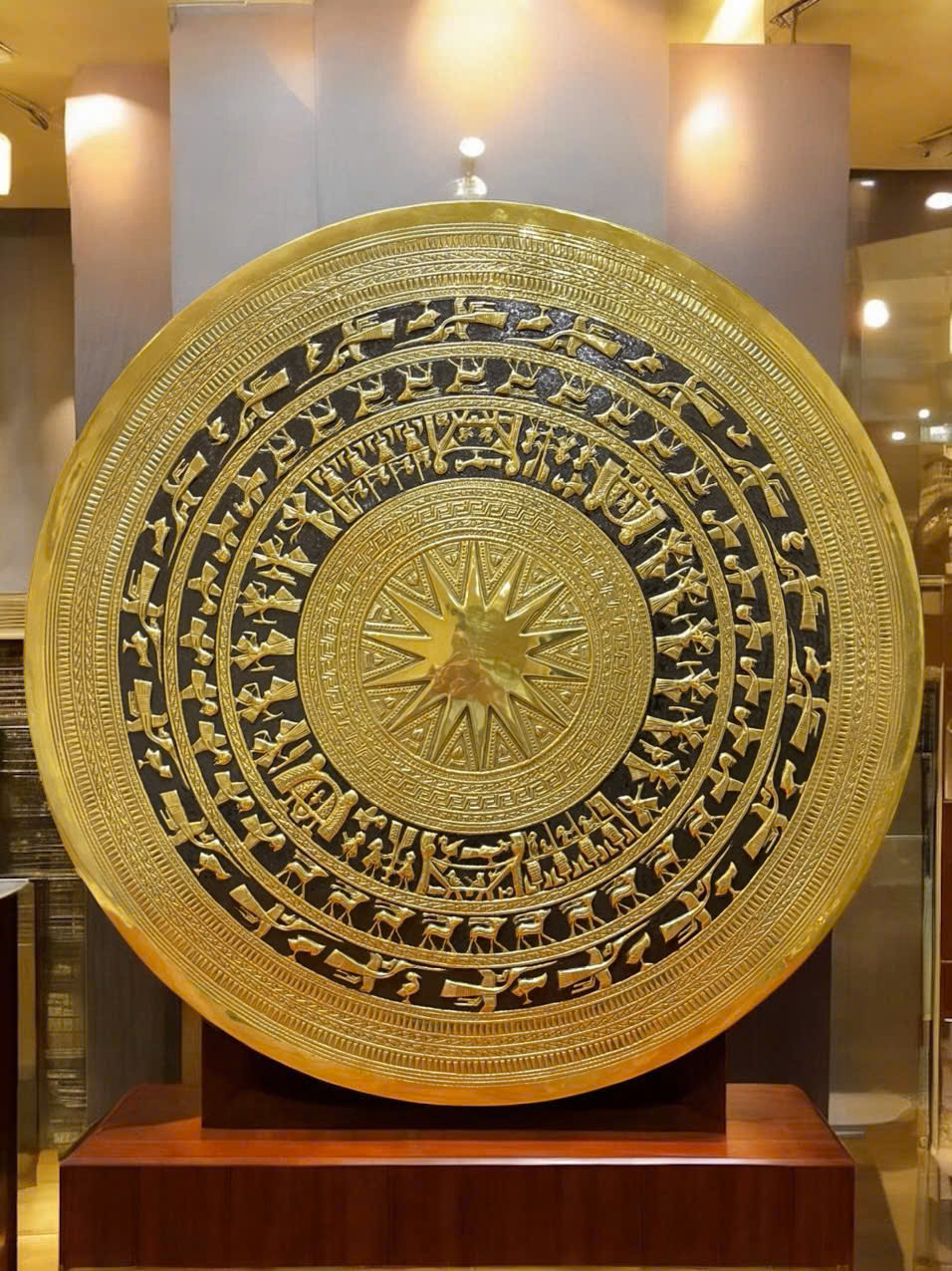 Mặt trống đồng gò đồng vàng thúc nổi hoa văn kỹ 